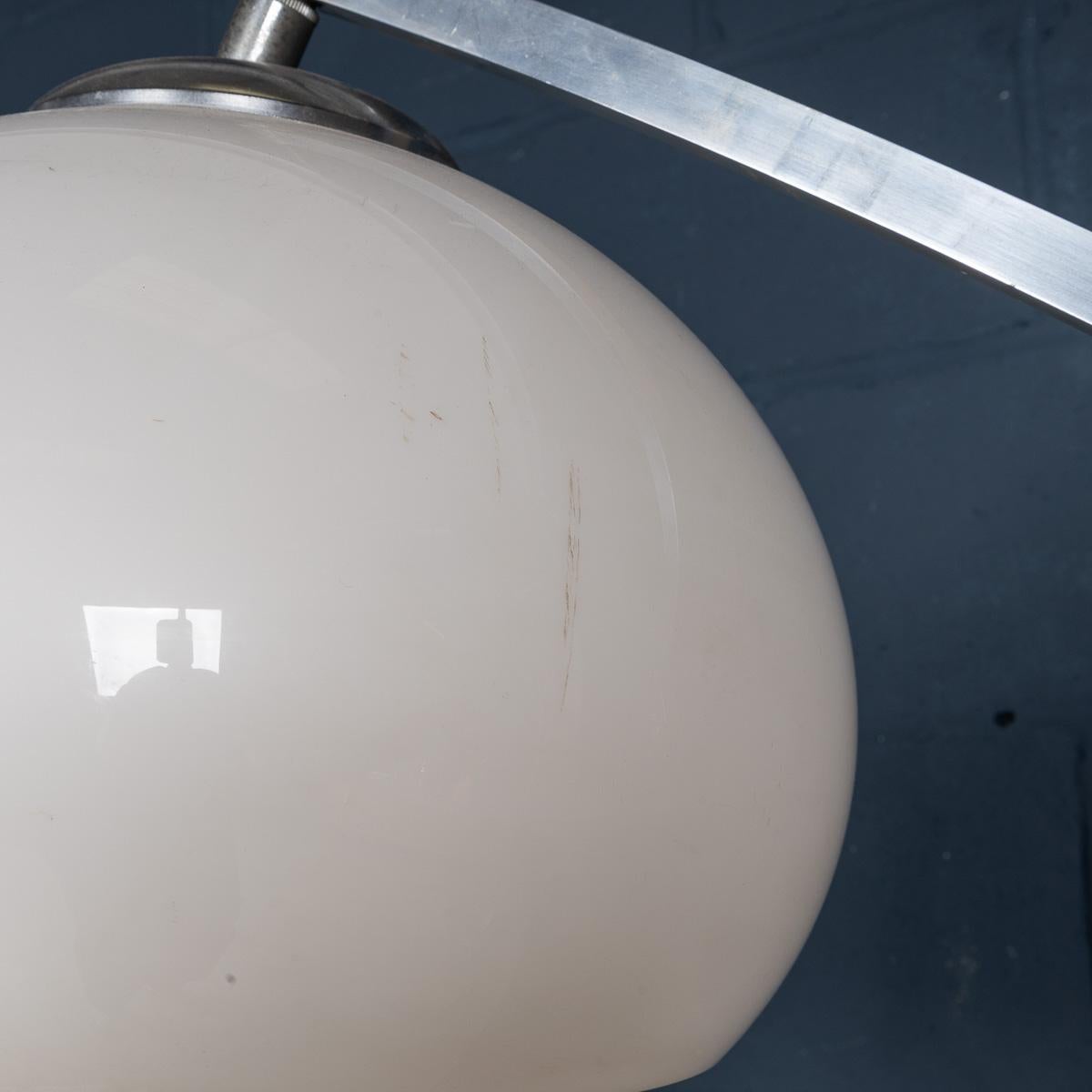 Lampadaire à arc extensible italien du 20ème siècle, vers 1970 en vente 1