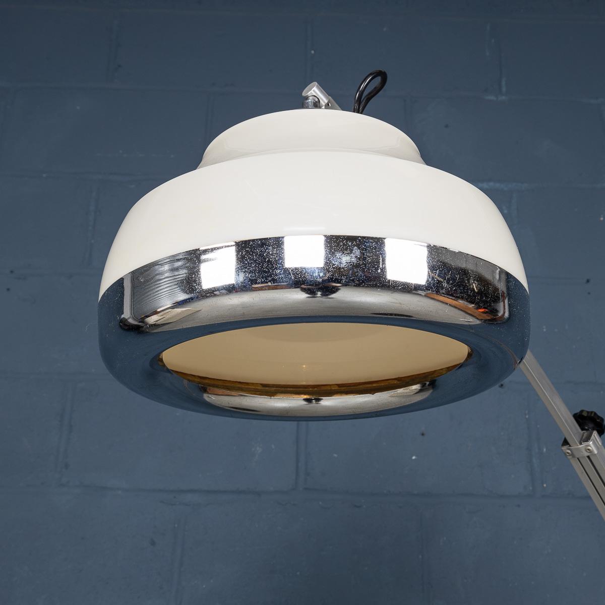 Lampadaire à arc extensible italien du 20ème siècle, vers 1970 en vente 1