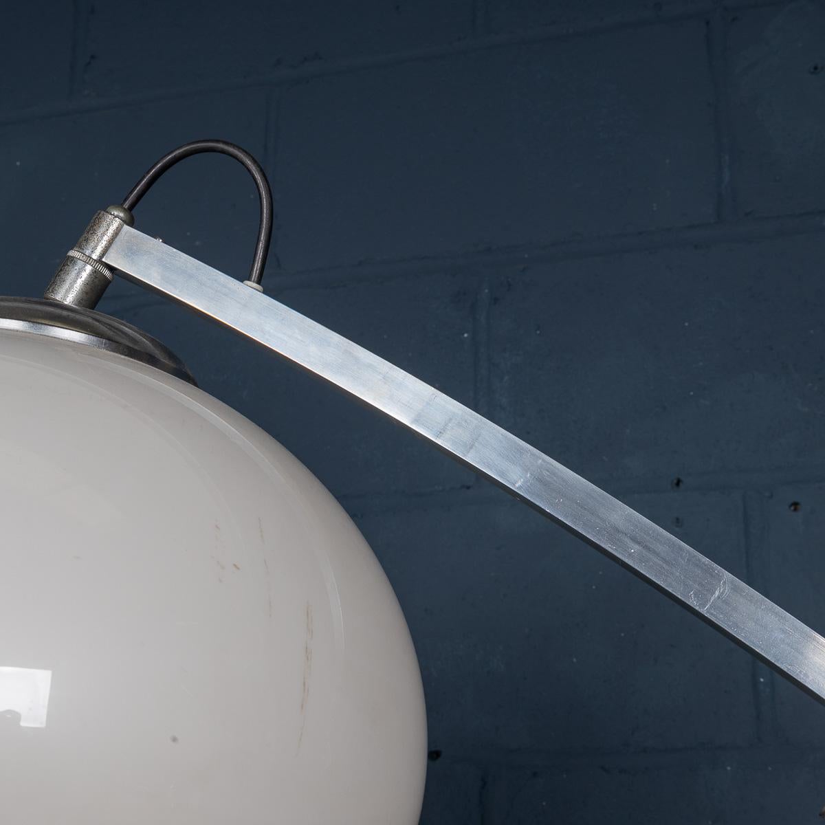 Lampadaire à arc extensible italien du 20ème siècle, vers 1970 en vente 3