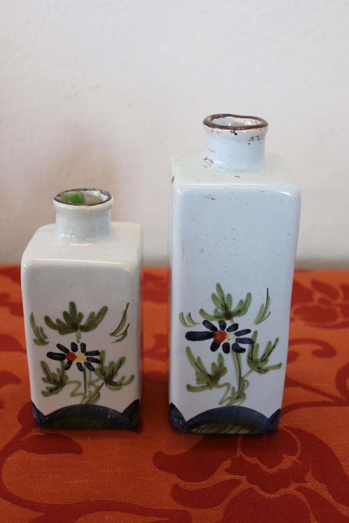 20th Century Italian Faenza Hand Painted Ceramic Vases or Bottles, Set of 2 In Excellent Condition In Casale Monferrato, IT