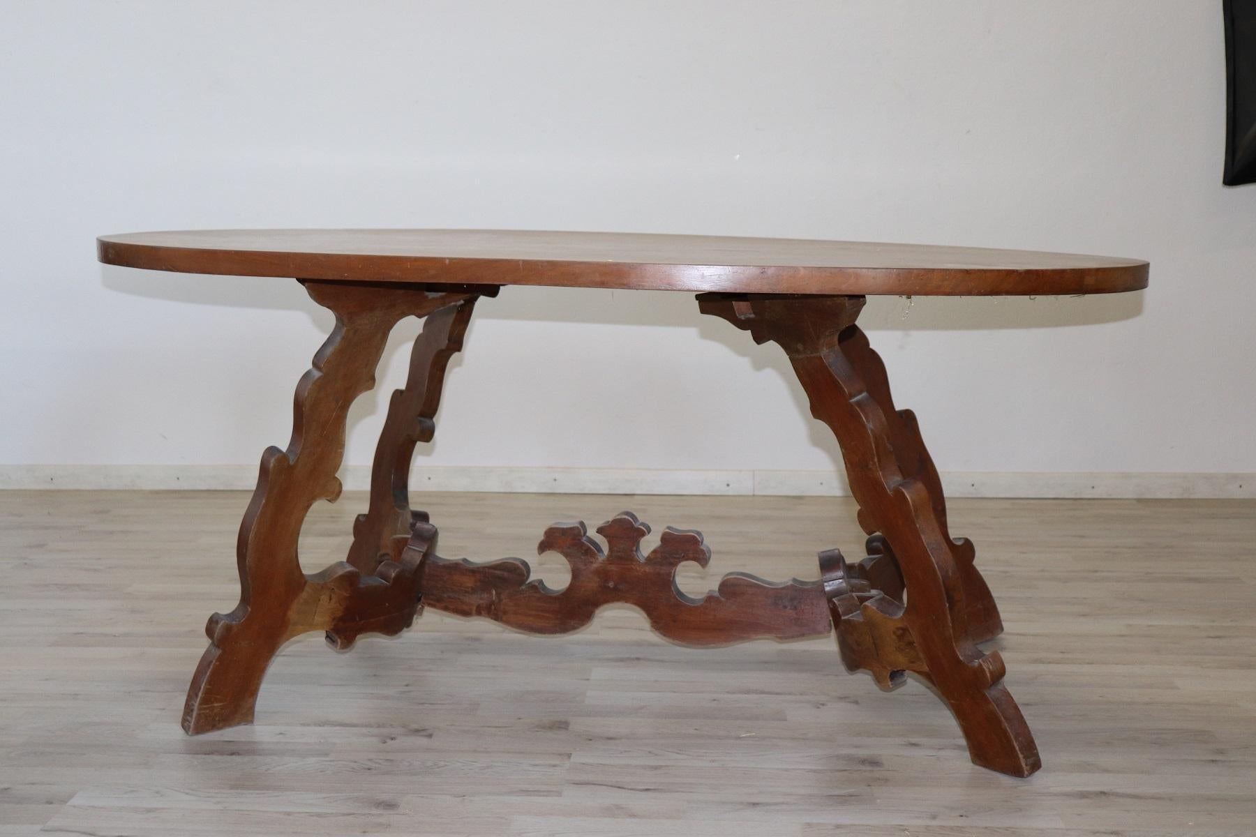 Beautiful oval Fratino table made towards the beginning of 1900 in perfect Renaissance antique style. Clear Italian florentine taste with lyre-shaped legs carved in walnut wood. Large patina wood very often flat. The table shows signs of wear and we