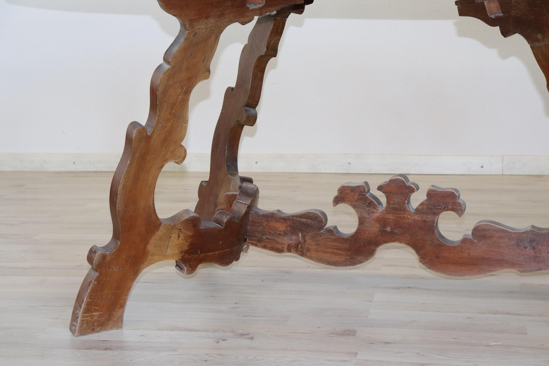 20th Century Italian Fratino Walnut Wood Oval Table with Lyre-Shaped Legs In Good Condition In Casale Monferrato, IT