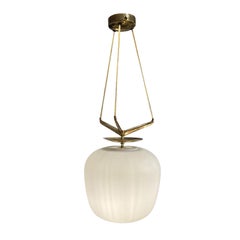 Lámpara de suspensión italiana de cristal opalino esmerilado del siglo XX, de Stilnovo