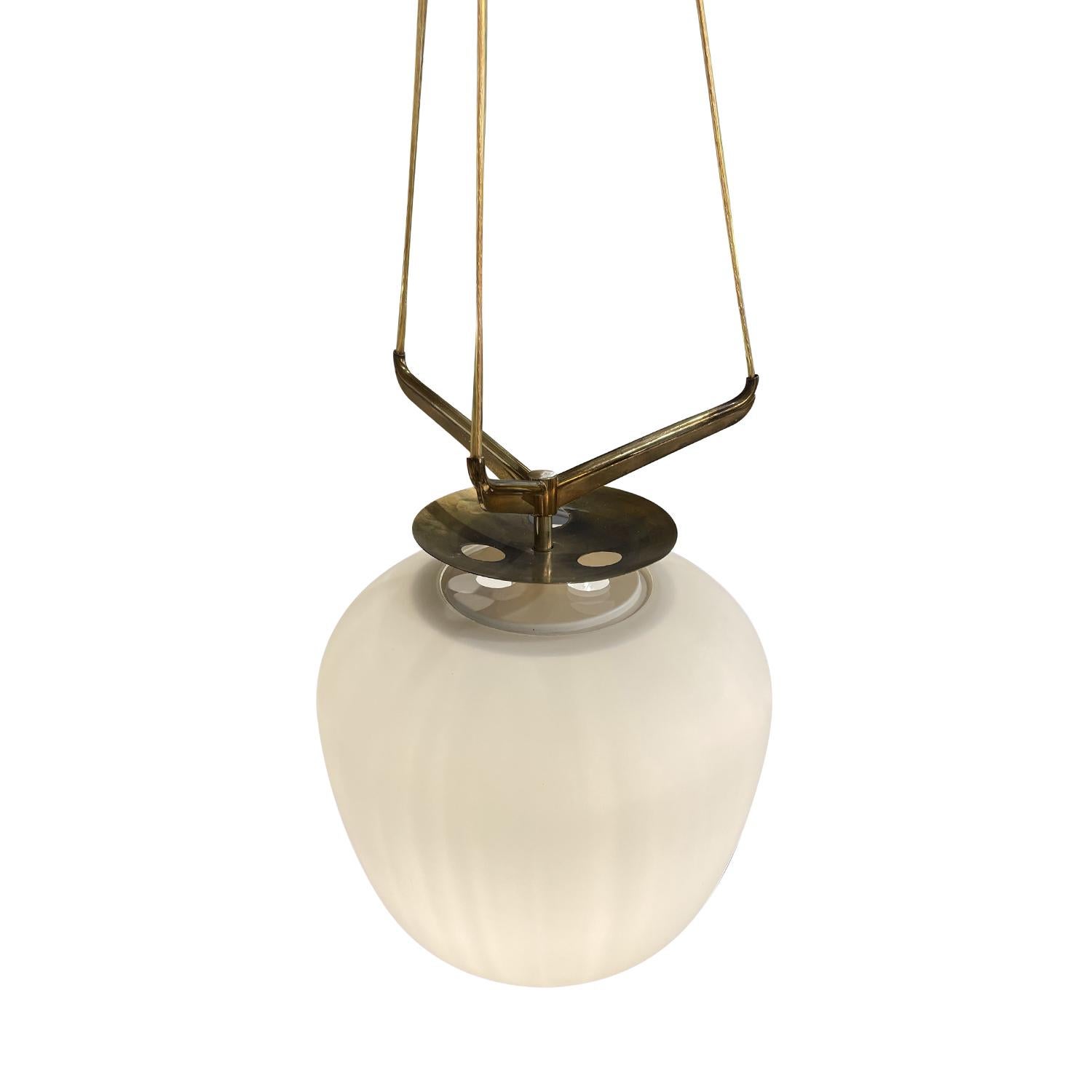 Polished 20th Century Italian Frosted Opaline Glass Suspension Chandelier by Stilnovo For Sale