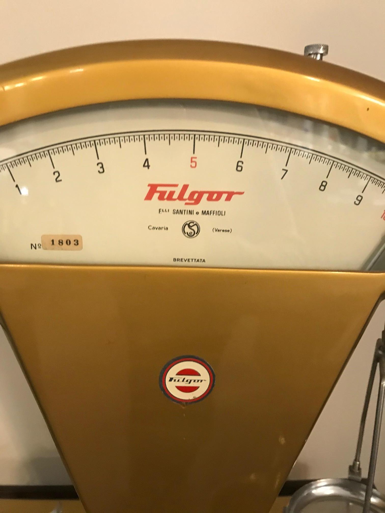 This is a scarce midcentury jewelers or apothecary scale by Fulgor, Italy.
Date: 26th of January 1961.
Highly accurate excellent working condition
Division 50mg, Range 500g
Scale type: 18A
Numbered: 1803
Dual needles allow customers &