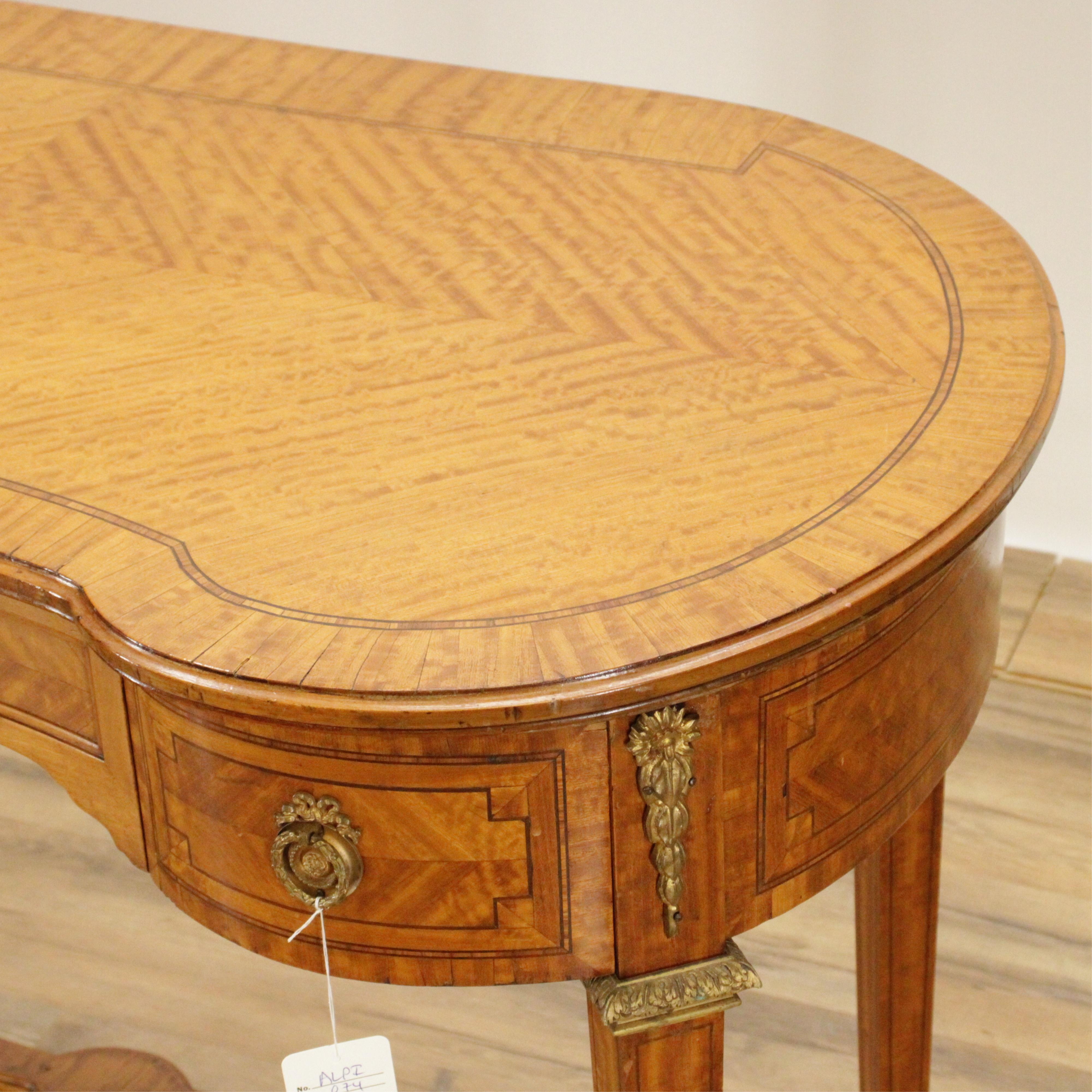 20th Century Italian George III Style Satinwood Dressing Table or Desk In Good Condition In Middleburg, VA