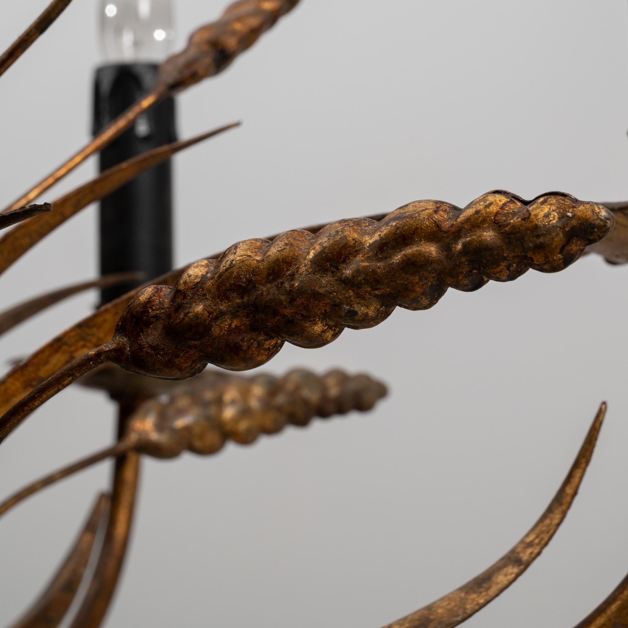 Lampadario a covoni di grano in tole Florentine dorate del XX secolo di Hans Kögl in vendita 5