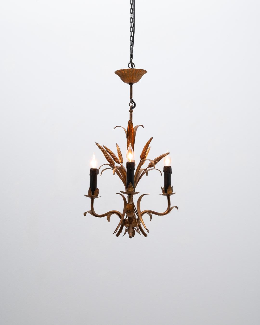 Lampadario a covoni di grano in tole Florentine dorate del XX secolo di Hans Kögl in vendita 6