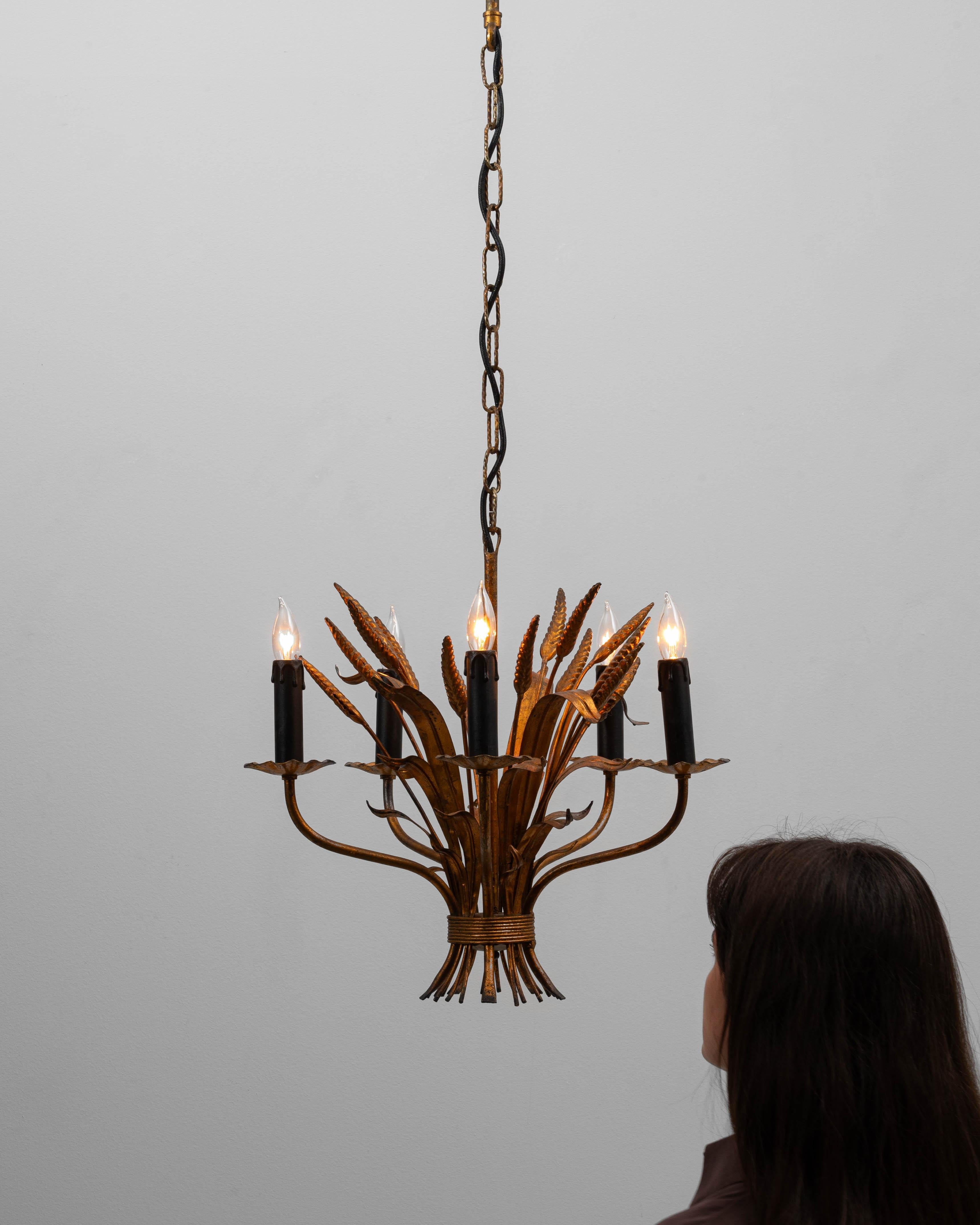 Lampadario a covoni di grano in tole Florentine dorate del XX secolo di Hans Kögl in vendita 7