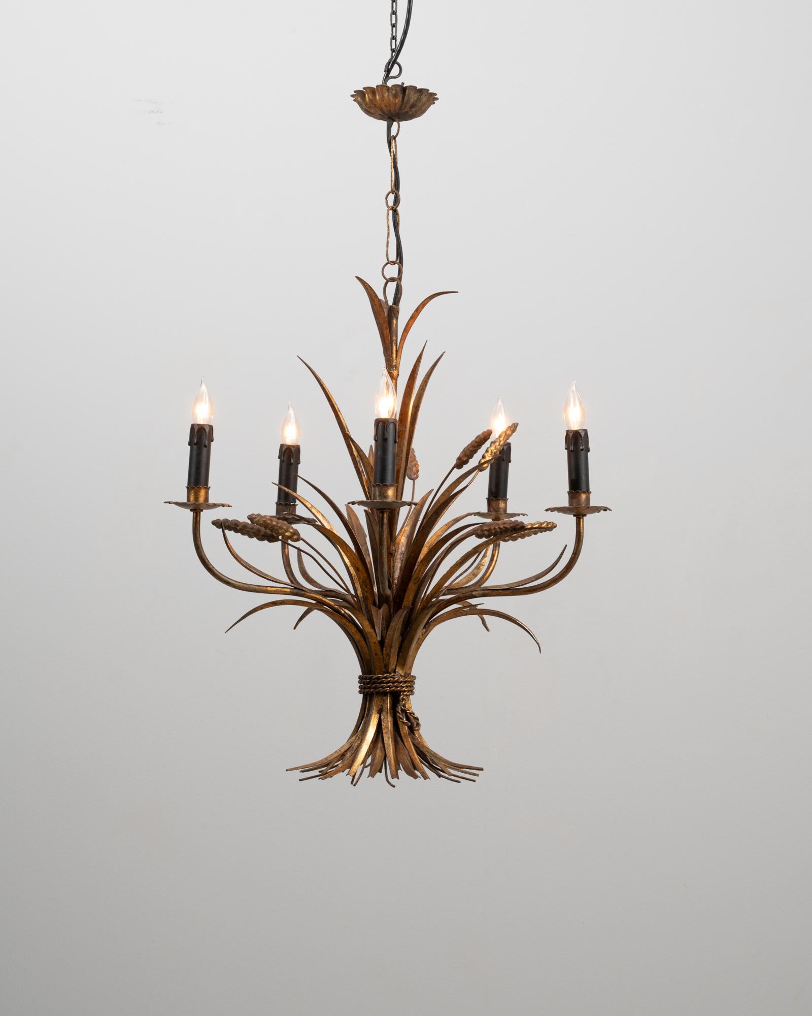 Lampadario a covoni di grano in tole Florentine dorate del XX secolo di Hans Kögl in vendita 7