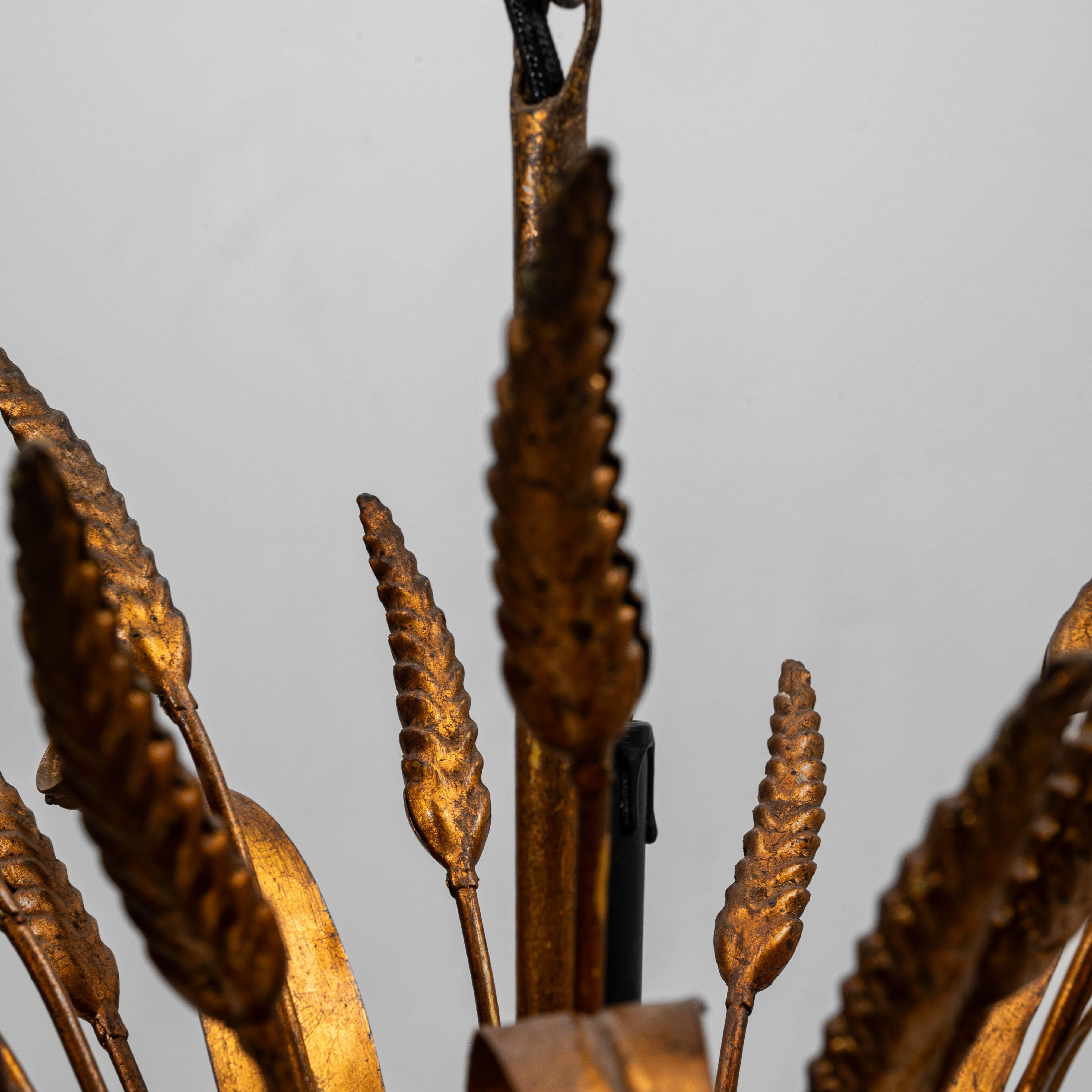 Lampadario a covoni di grano in tole Florentine dorate del XX secolo di Hans Kögl in vendita 3