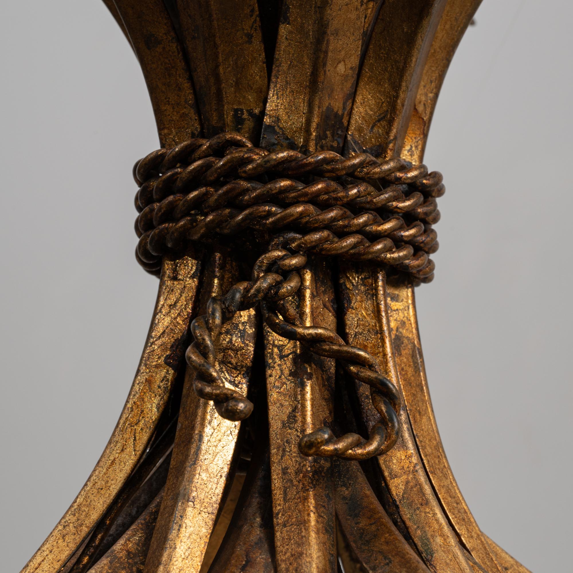 Lampadario a covoni di grano in tole Florentine dorate del XX secolo di Hans Kögl in vendita 3