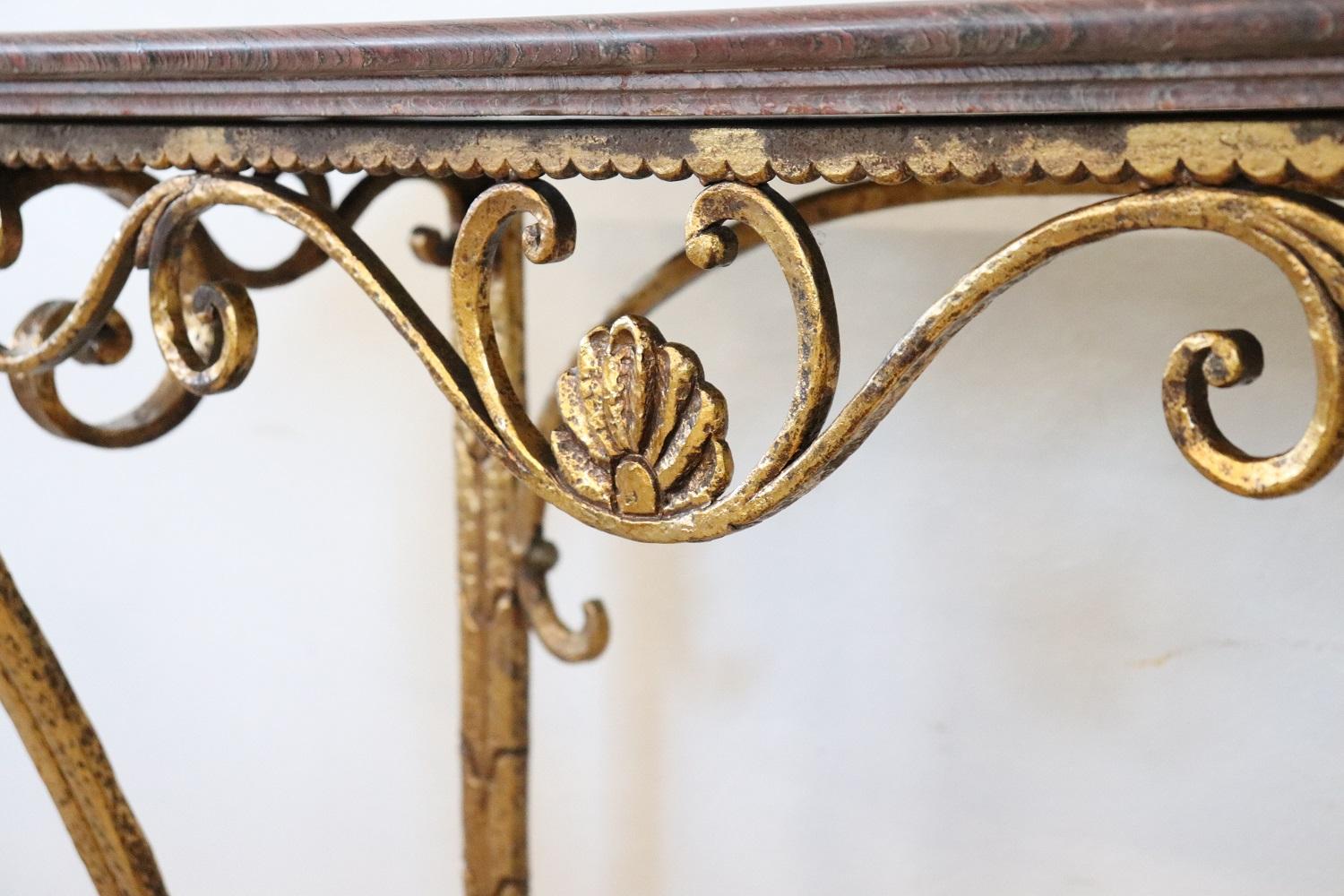 20th Century Italian Gilded Iron and Marble Top Console Table In Excellent Condition In Casale Monferrato, IT