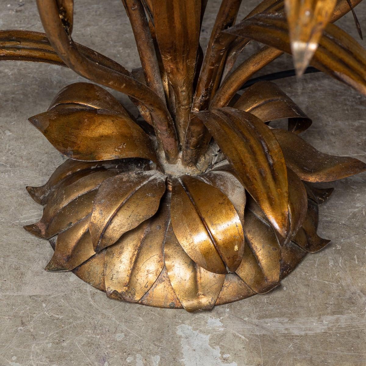 Lampadaire italien du XXe siècle en métal doré et émail C.C. 1950 en vente 4