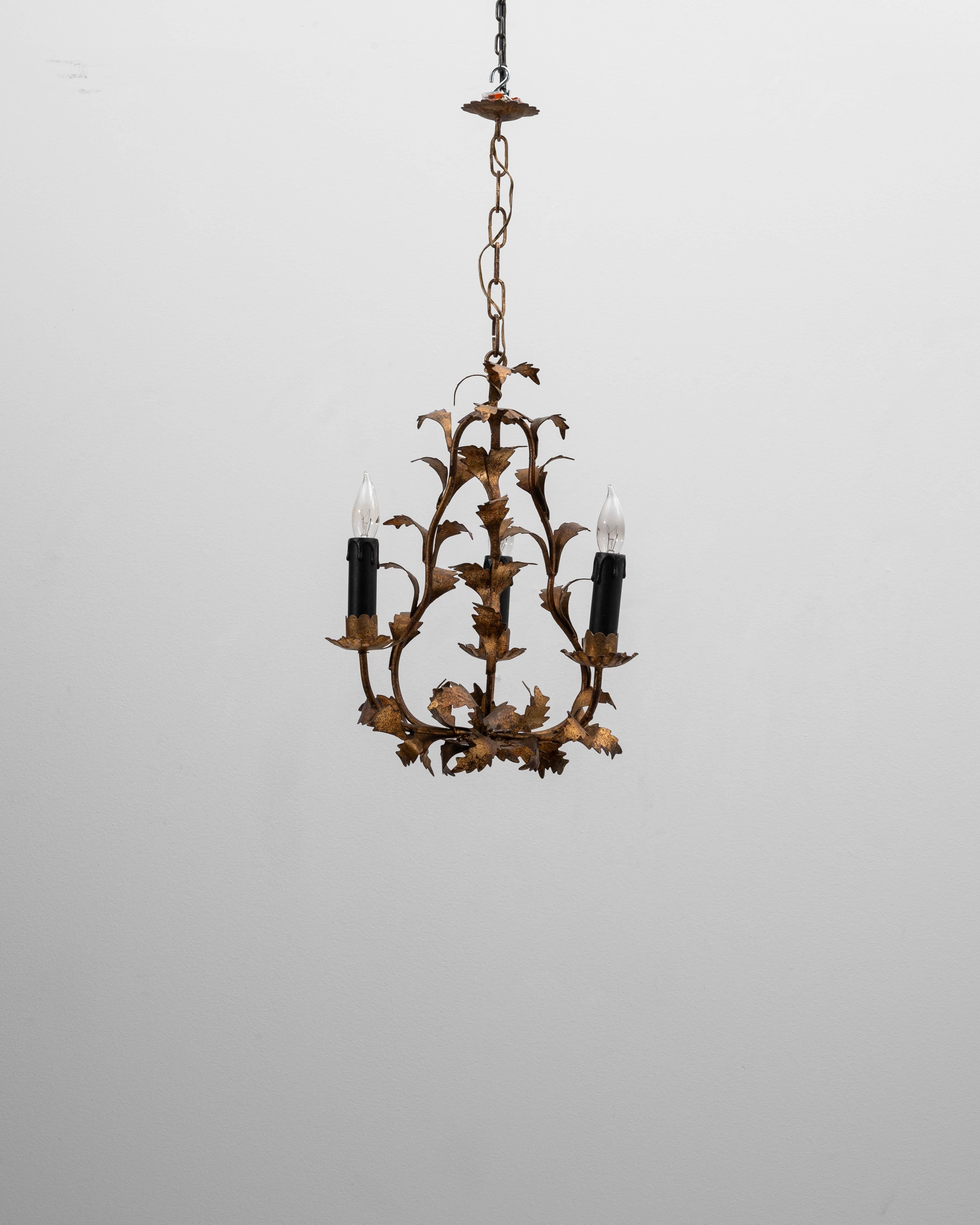 Lustre italien du 20e siècle en métal doré avec motif de feuilles en vente 5