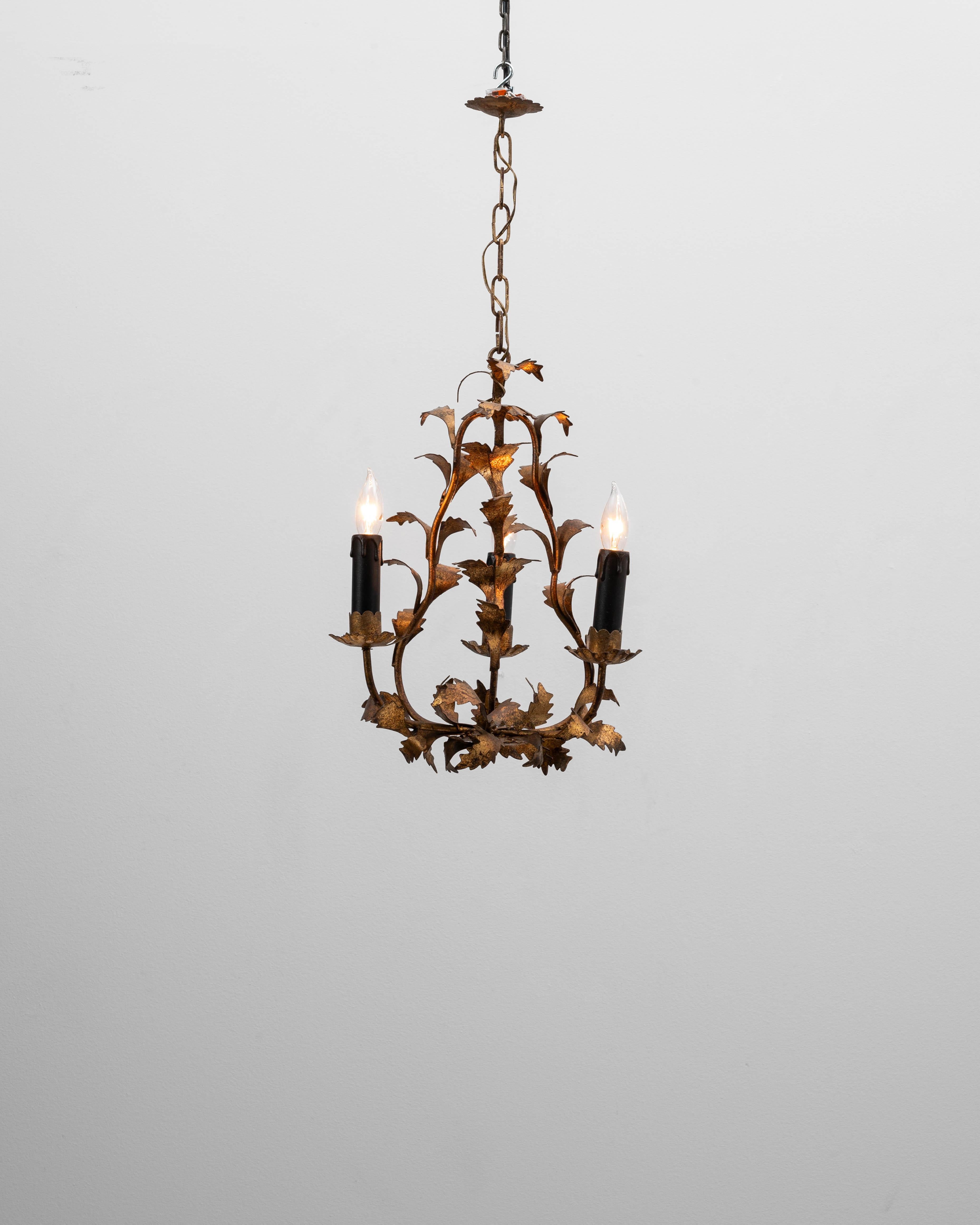 Lustre italien du 20e siècle en métal doré avec motif de feuilles en vente 7