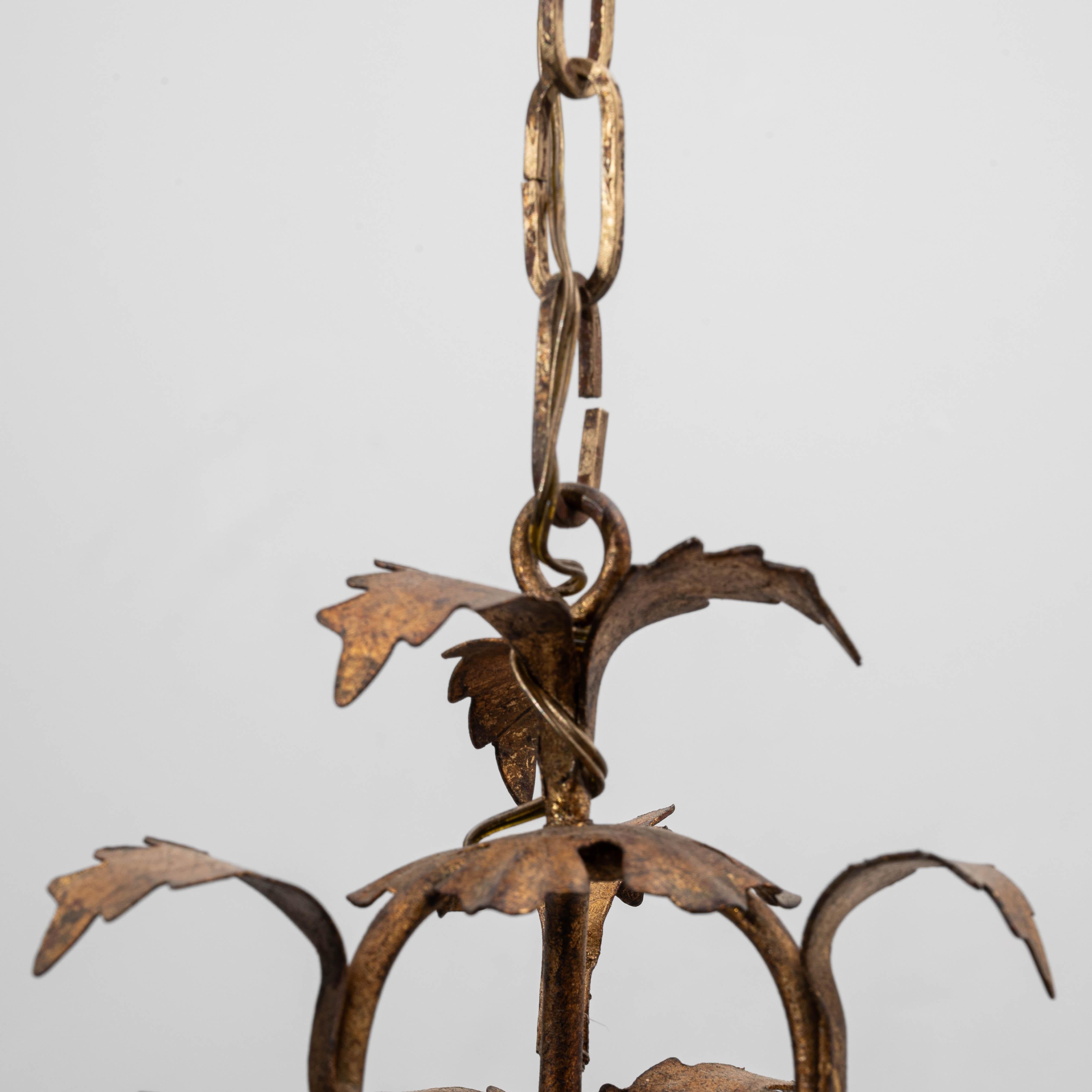 Lustre italien du 20e siècle en métal doré avec motif de feuilles en vente 2