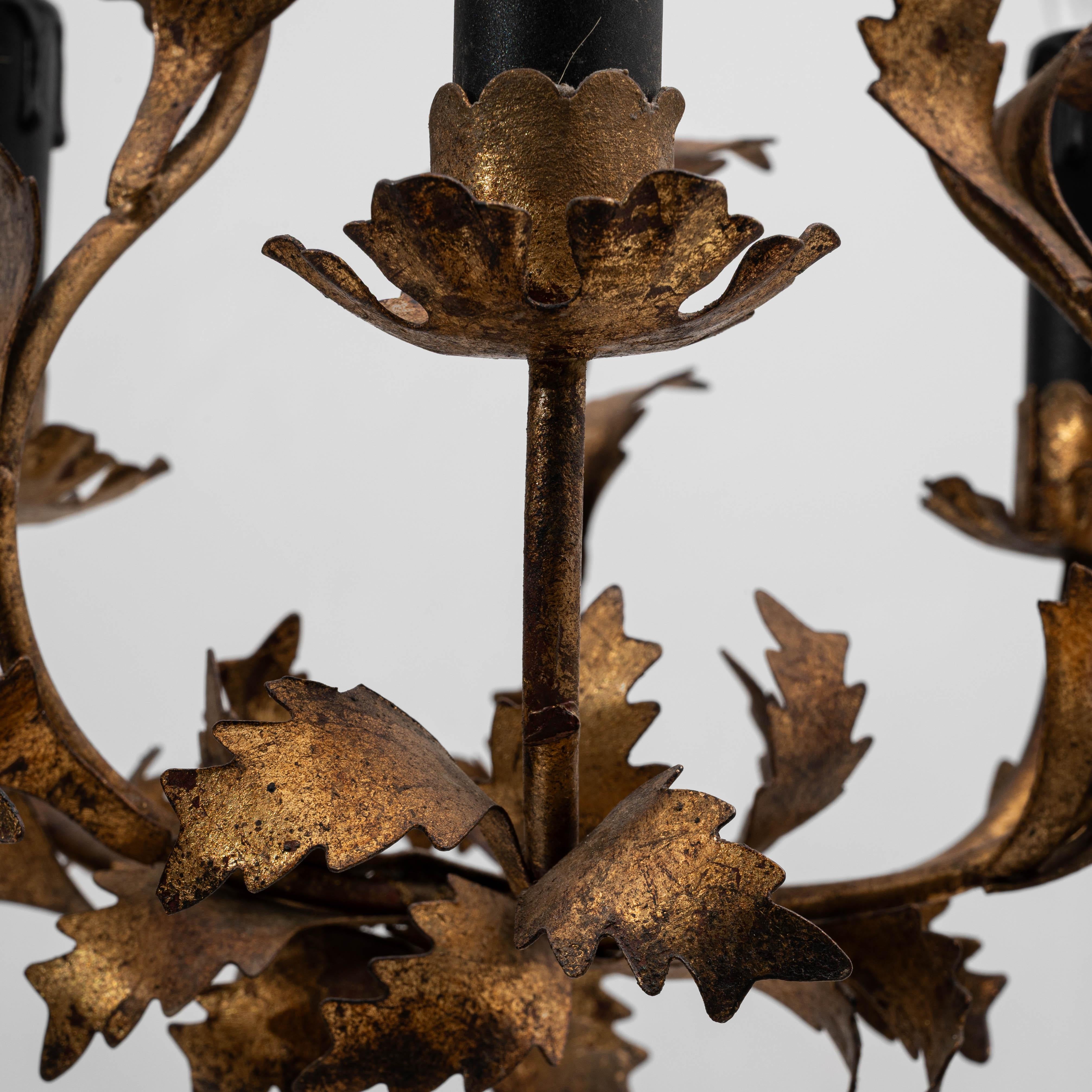 Lustre italien du 20e siècle en métal doré avec motif de feuilles en vente 4