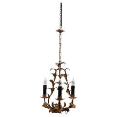 Lampadario italiano del XX secolo in metallo dorato con motivo a foglie