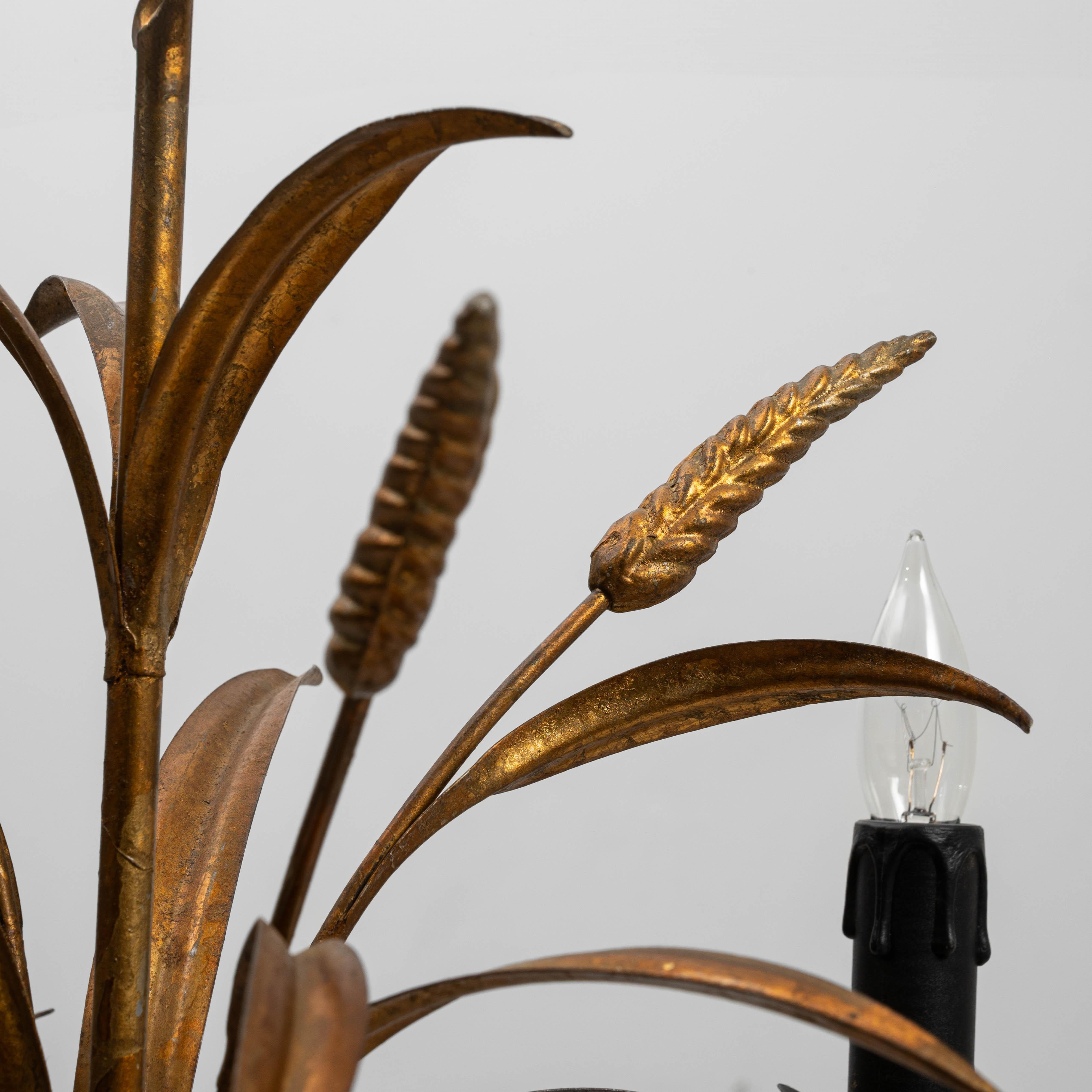 Lampadario a covoni di grano in metallo dorato del XX secolo in vendita 5