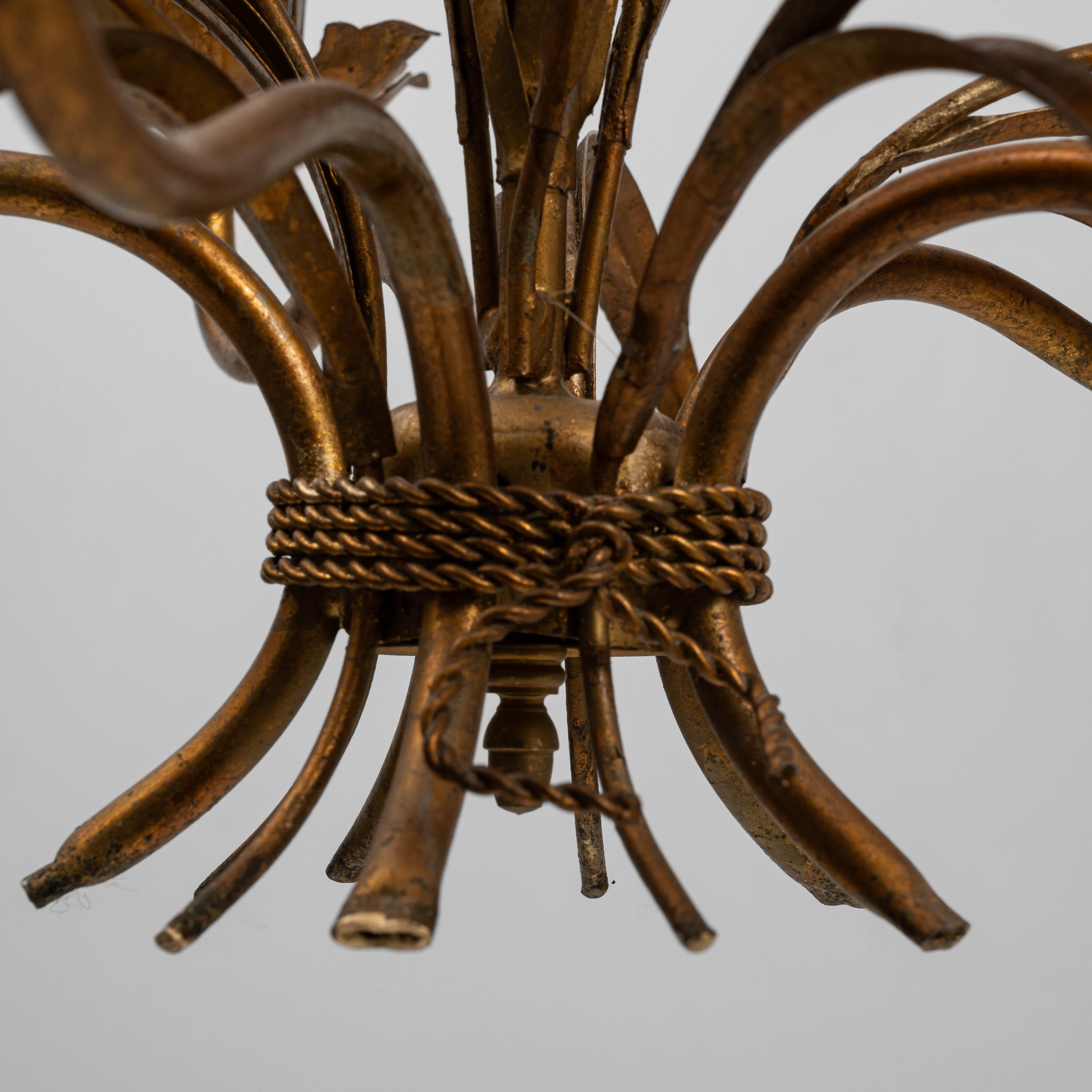 Lampadario a covoni di grano in metallo dorato del XX secolo in vendita 7