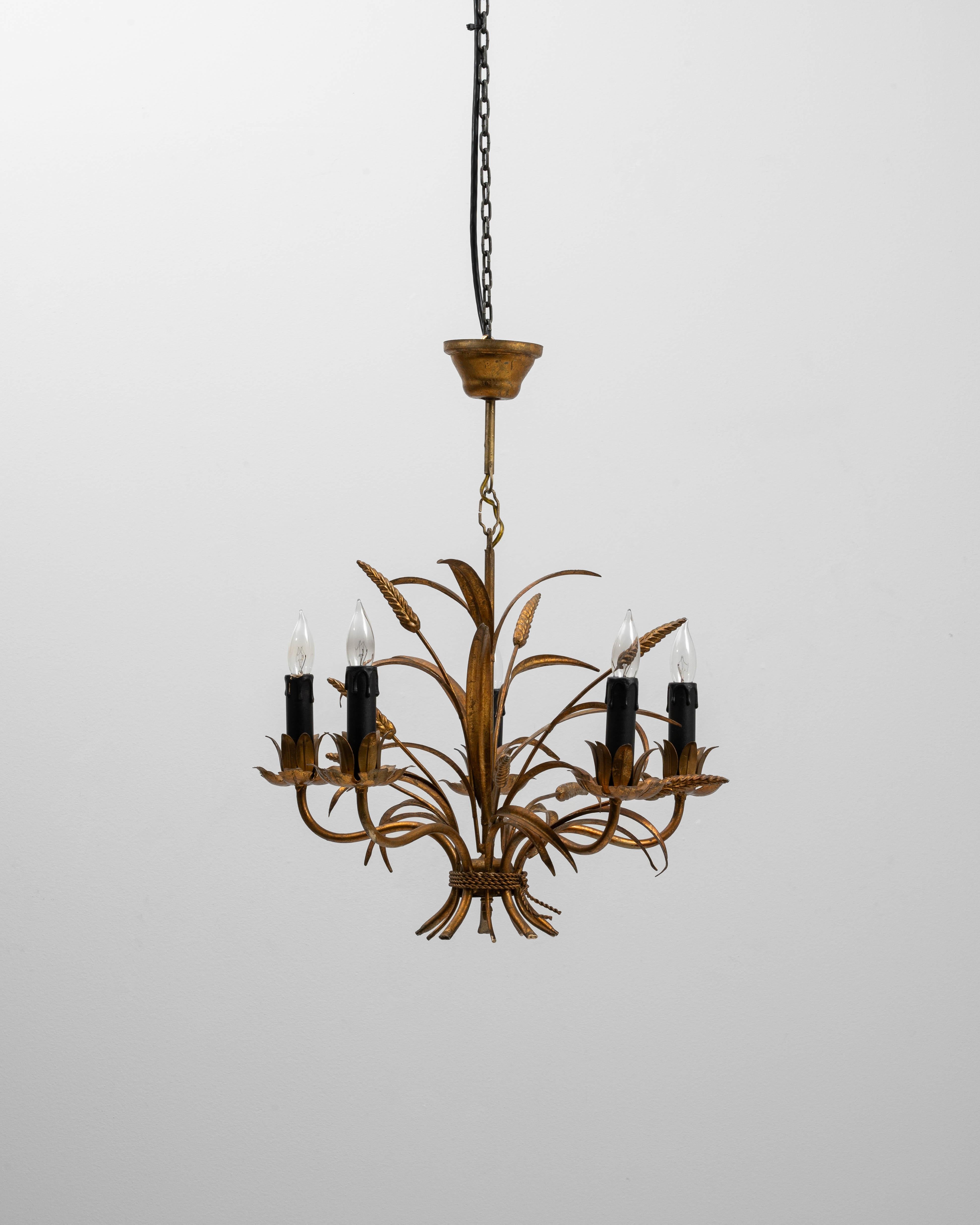 Lampadario a covoni di grano in metallo dorato del XX secolo in vendita 8