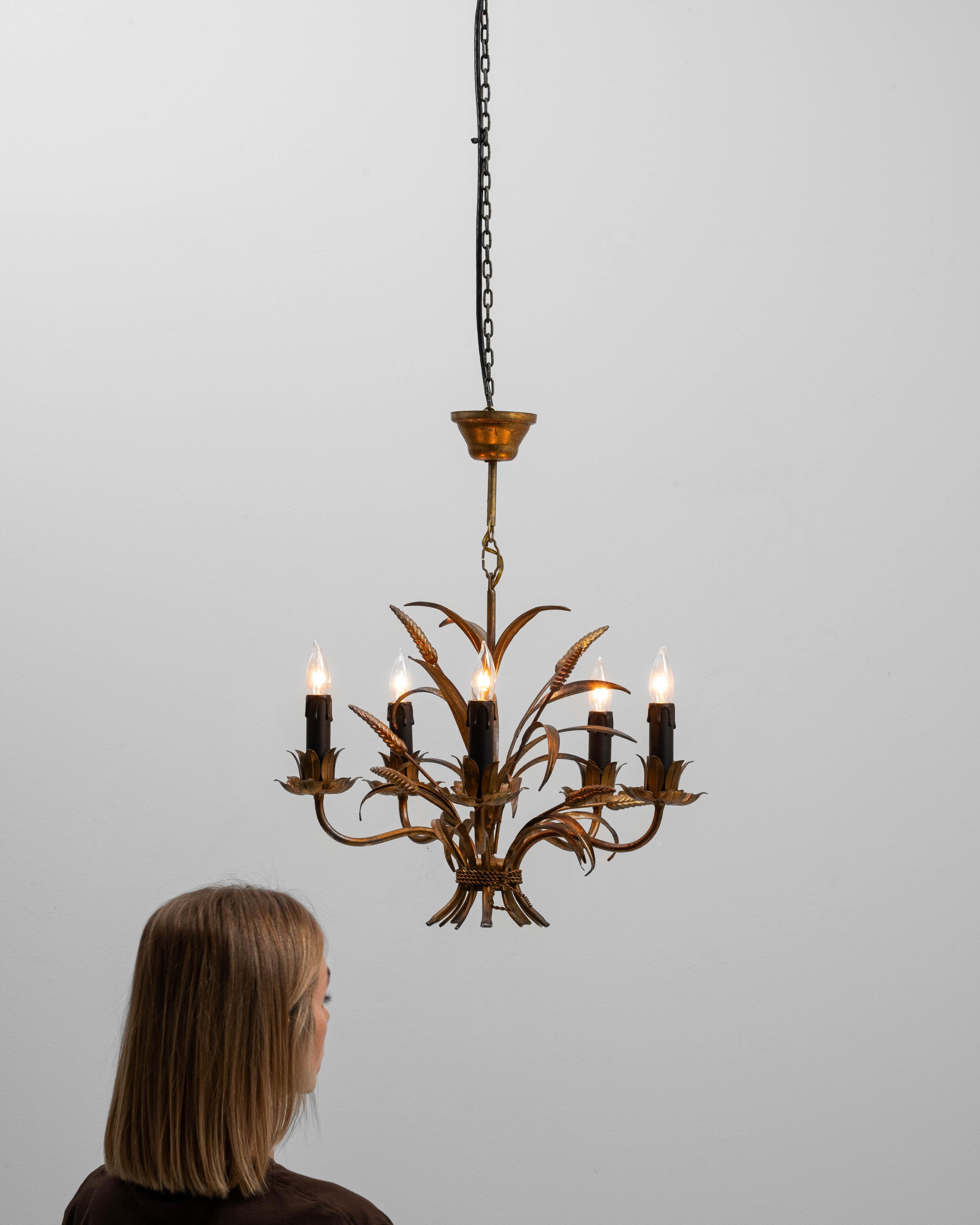 Metallo Lampadario a covoni di grano in metallo dorato del XX secolo in vendita