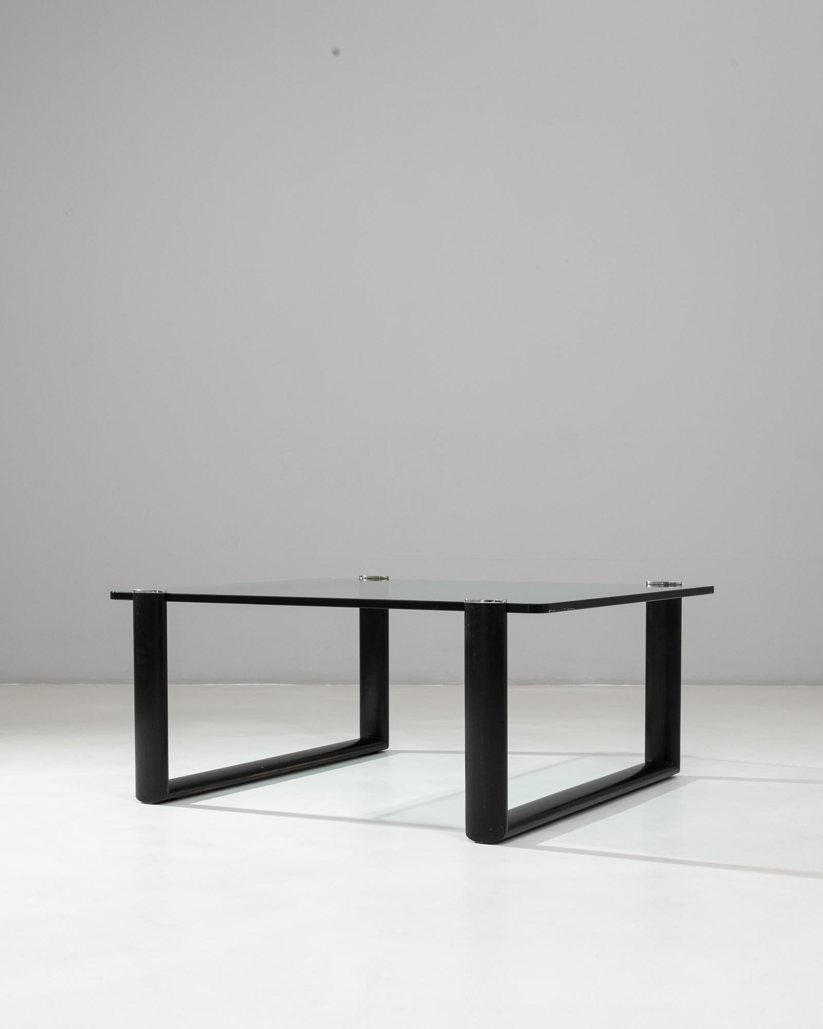 Table basse italienne en verre du 20e siècle sur base en bois en vente 5