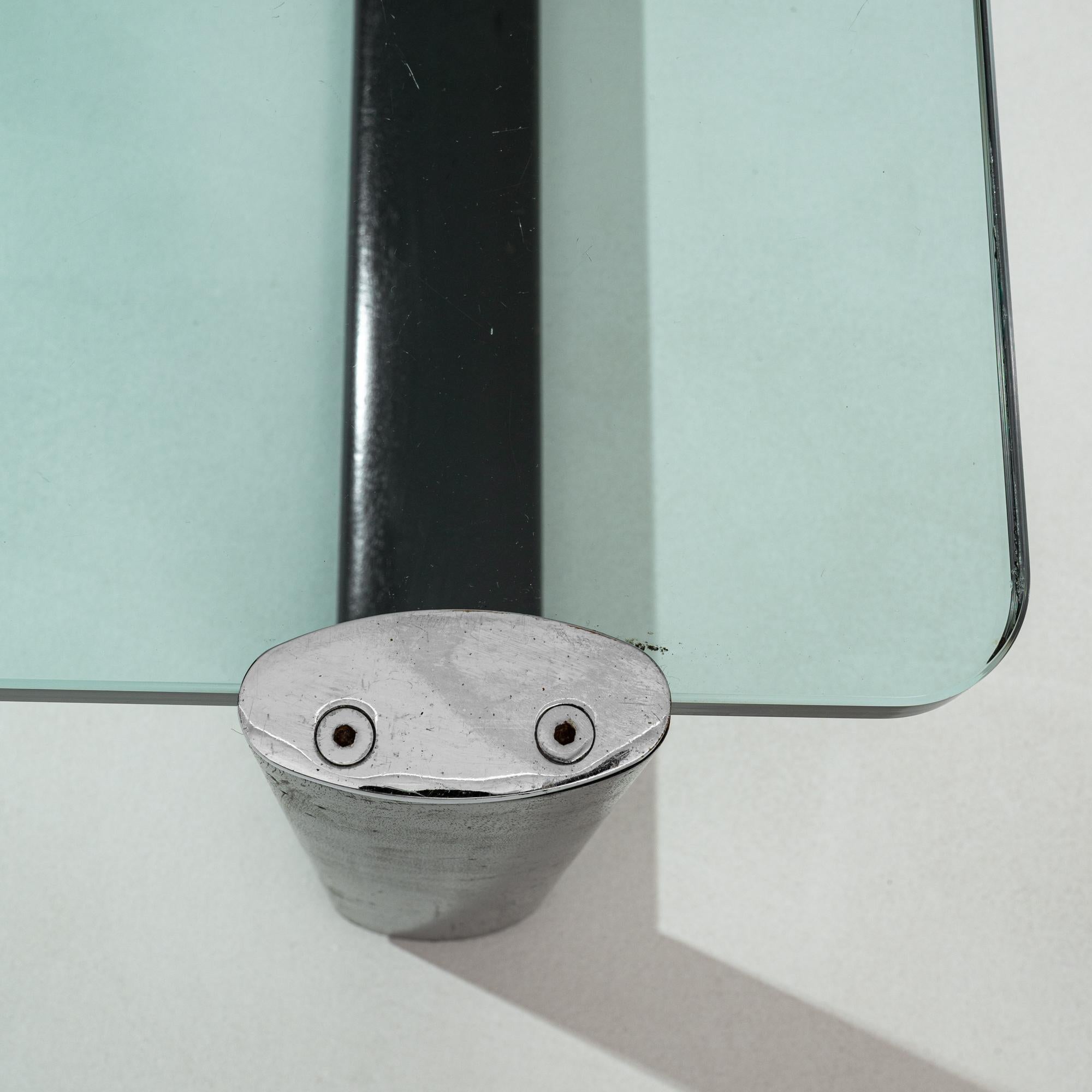 Table basse italienne en verre du 20e siècle sur base en bois en vente 10