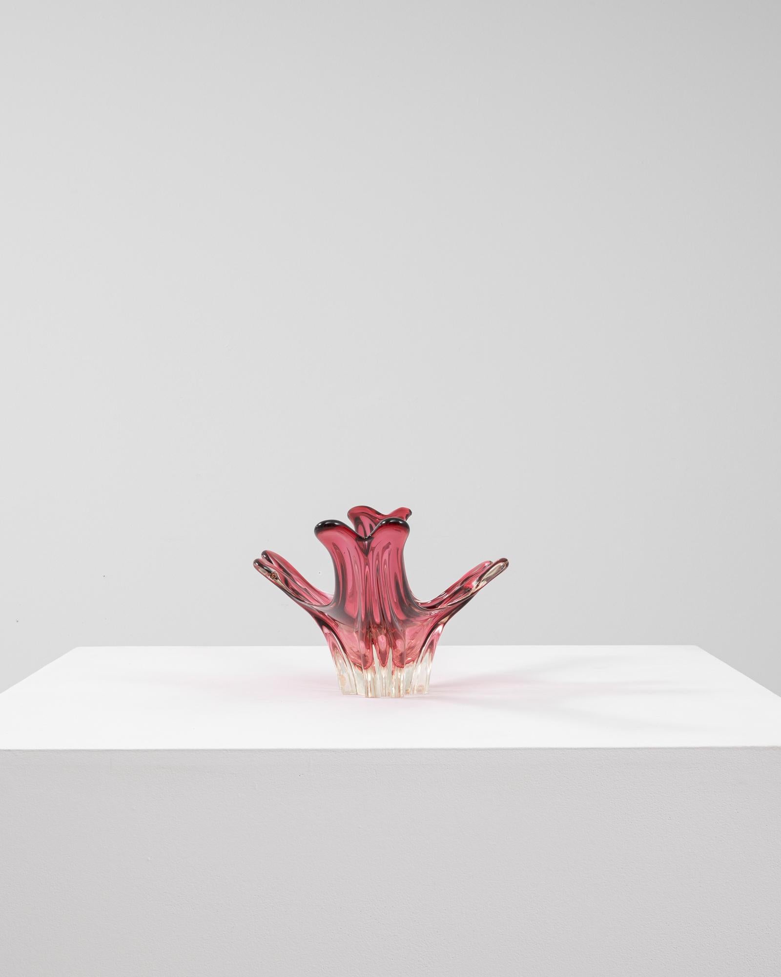This 20th Century Italian glass plateau is a graceful expression of Murano-style design, featuring elongated, wing-like extensions and a flowing organic form. Rendered in a radiant cranberry hue that softly transitions into a clear glass base, the