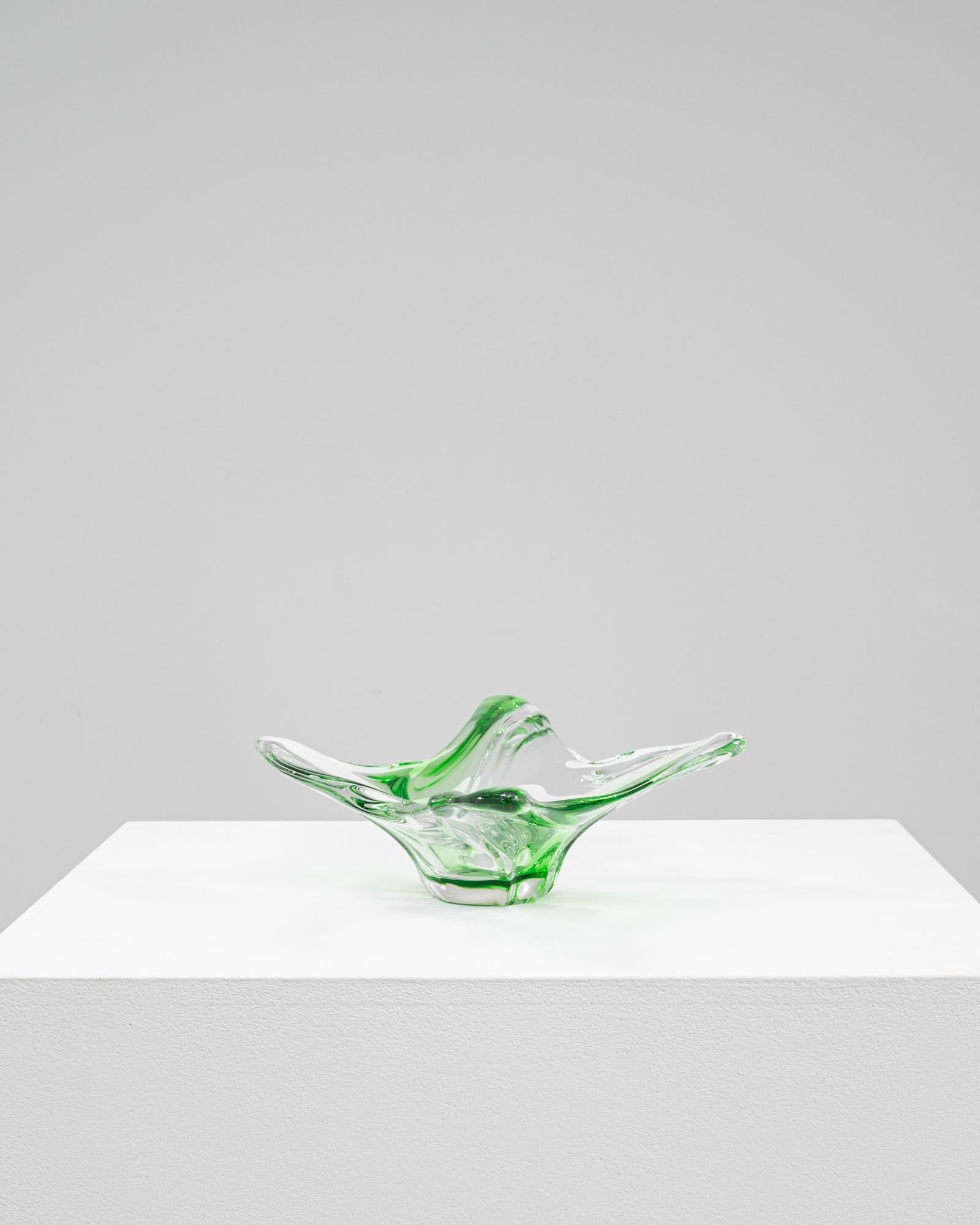 This 20th Century Italian glass plateau is a striking example of mid-century Murano-inspired artistry. Sculpted in vibrant green with clear glass accents, the piece features a dynamic, freeform shape that radiates movement and elegance. Its flared
