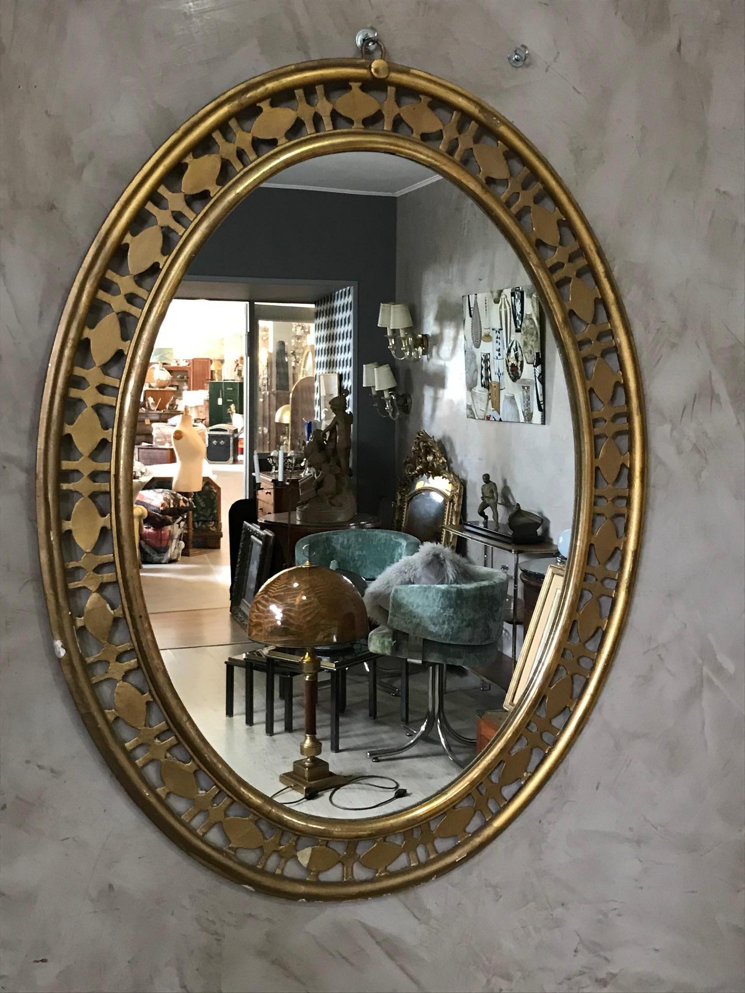 20th Century Italian Golden Wood Oval Mirror, 1940s In Good Condition In LEGNY, FR