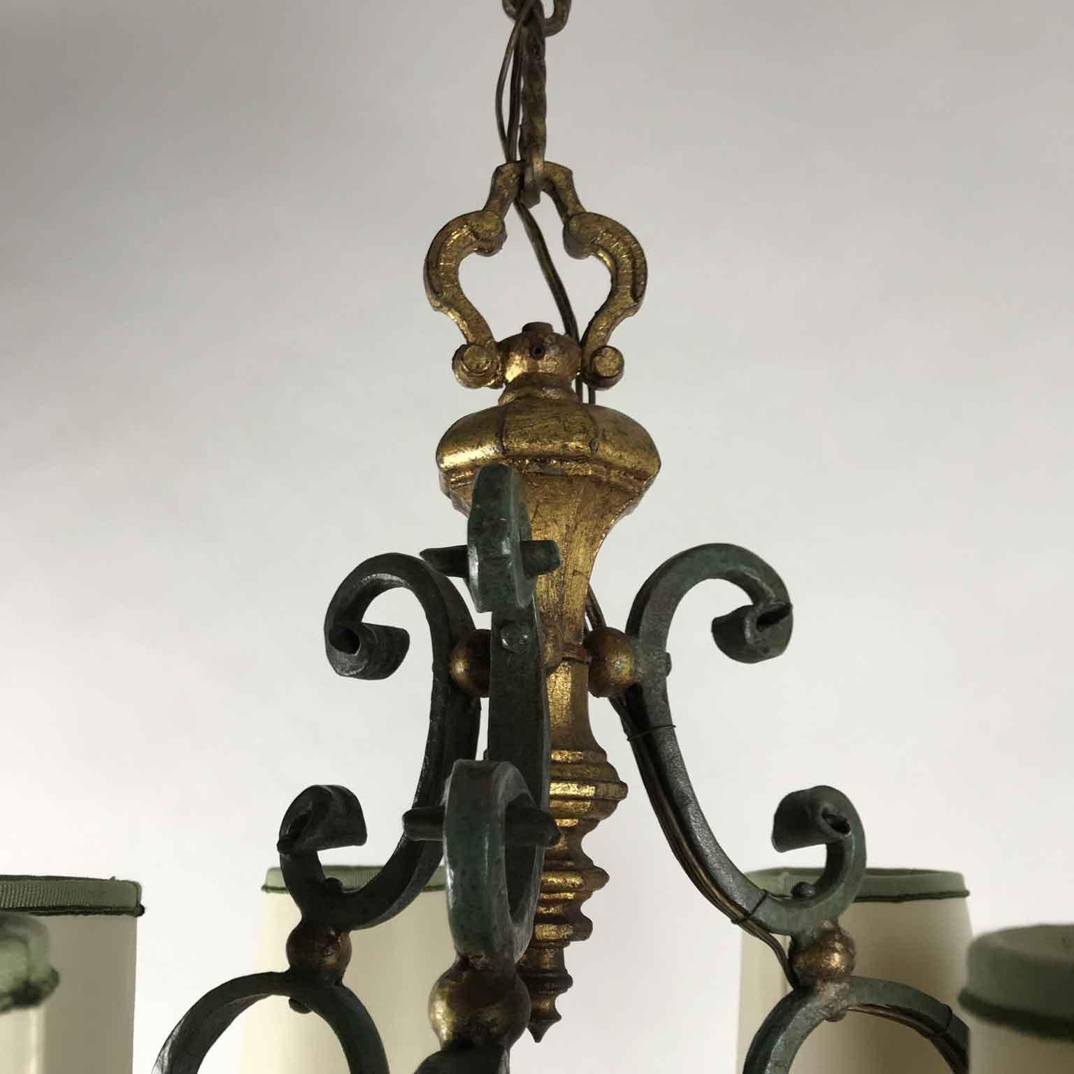 20th Century Italian Gray Painted Gilt-Leaf Wrought Iron Chandelier In Good Condition In Milan, IT