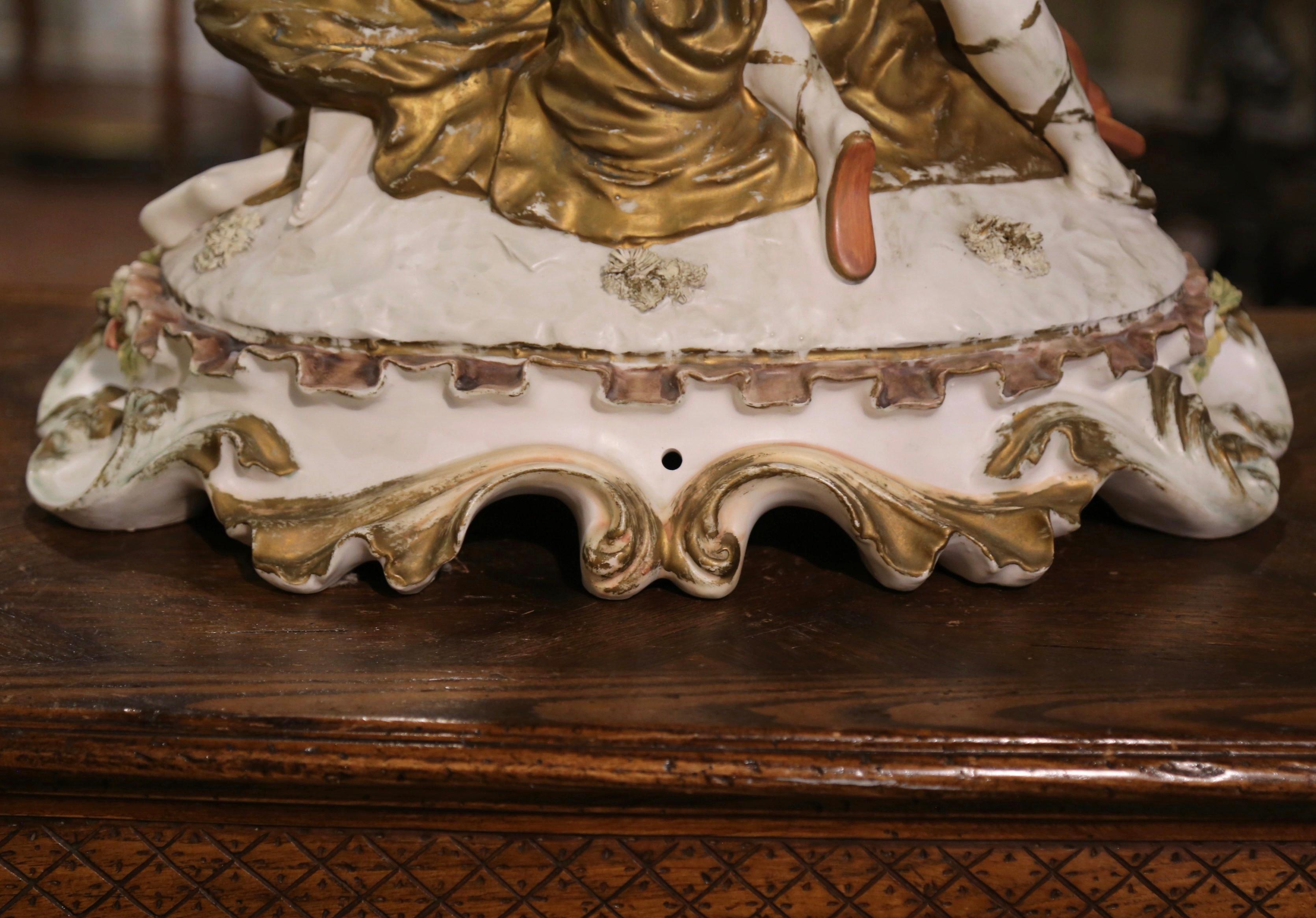 Italienische handbemalte und vergoldete Capodimonte-Figurenstatue aus Porzellan des 20. Jahrhunderts im Angebot 7