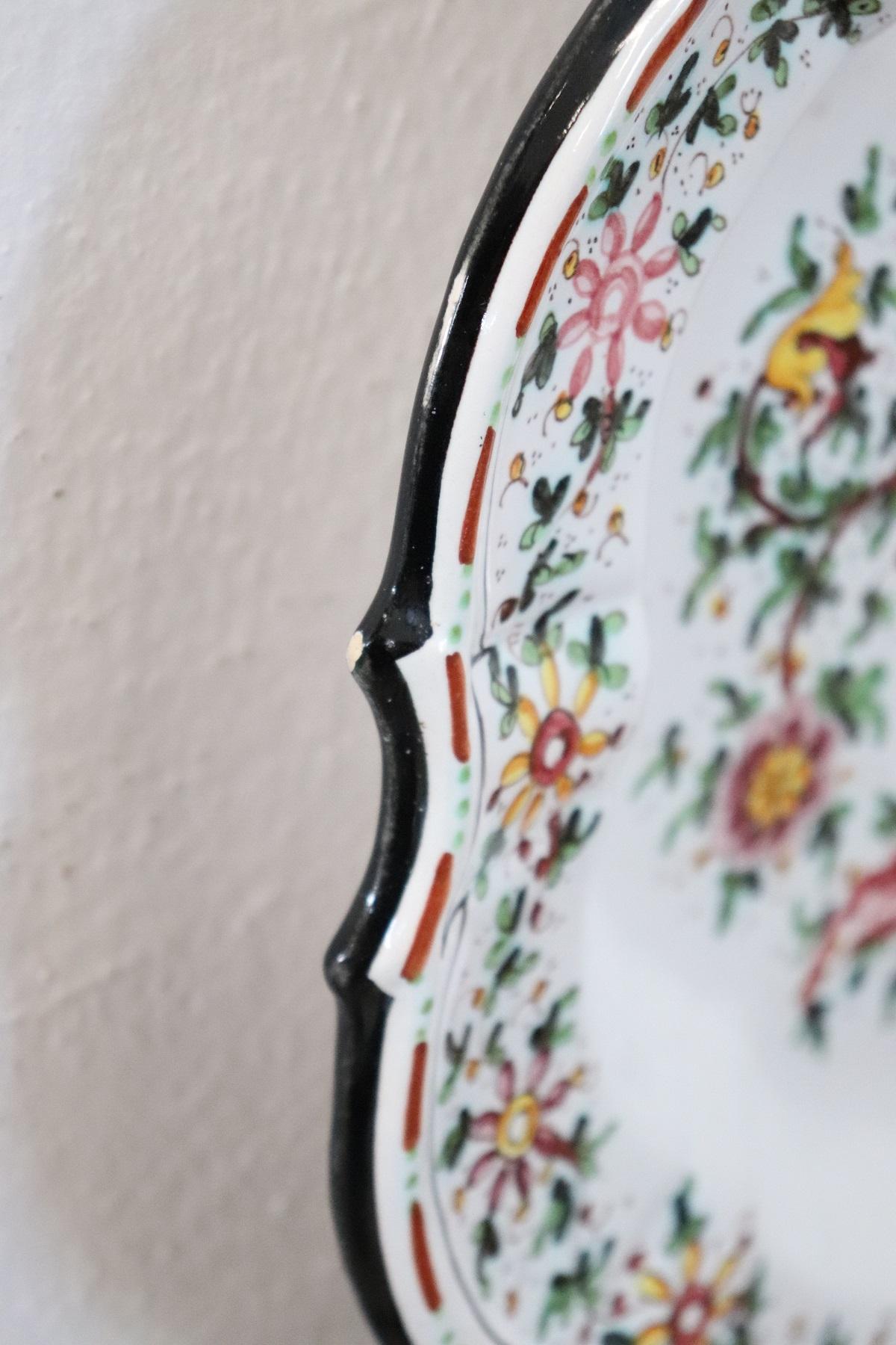 Paire d'assiettes en céramique italienne peintes à la main du 20ème siècle par C.A.M Gubbio Bon état à Casale Monferrato, IT