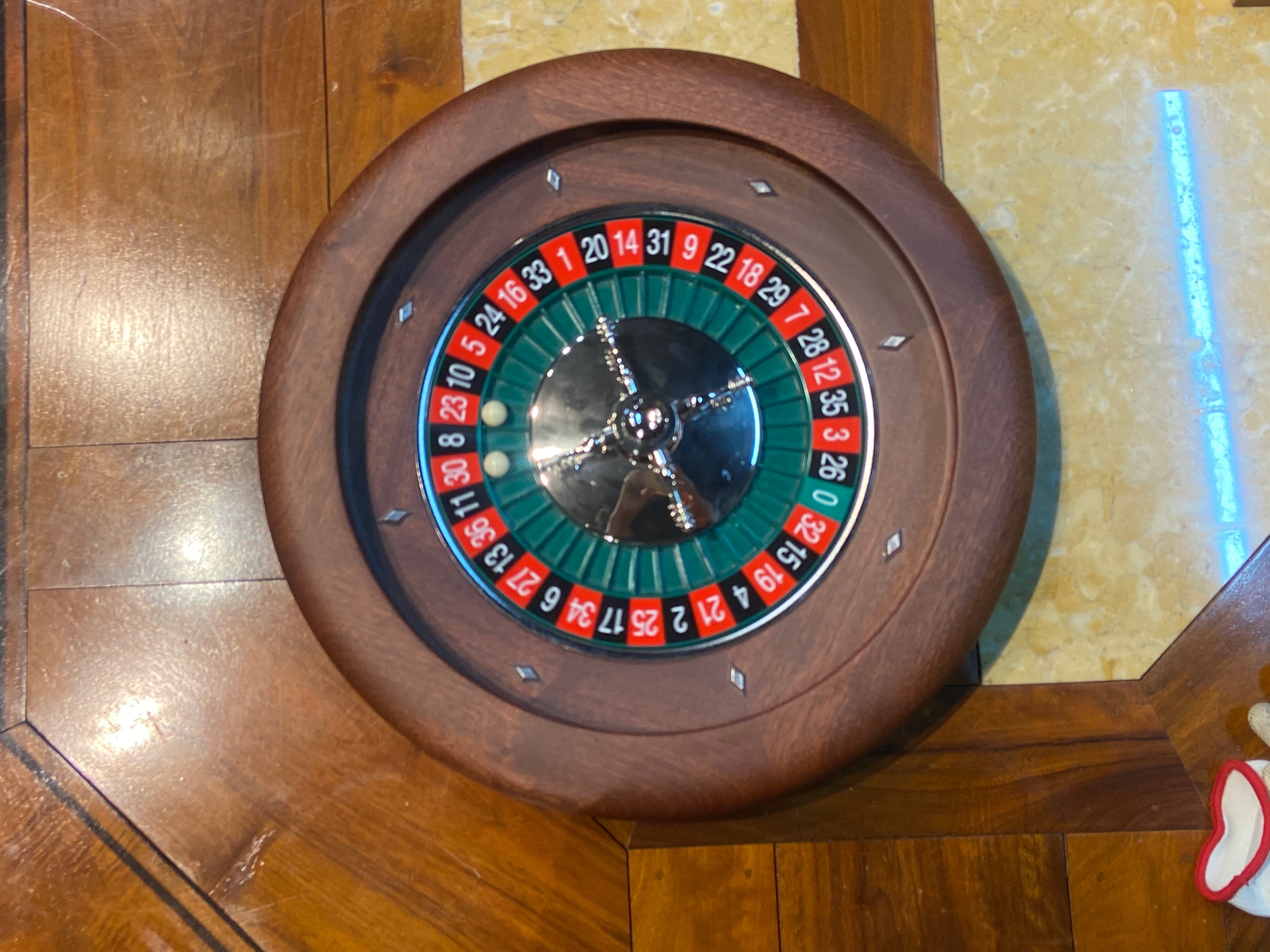 Here we present you a high quality roulette wheel for the home and clubs and events. It is made from solid Sapelli Mahogany - a gorgeous piece of work
Wheel is mounted on 2 rings of ball bearings for perfectly smooth running
Round sided roulette