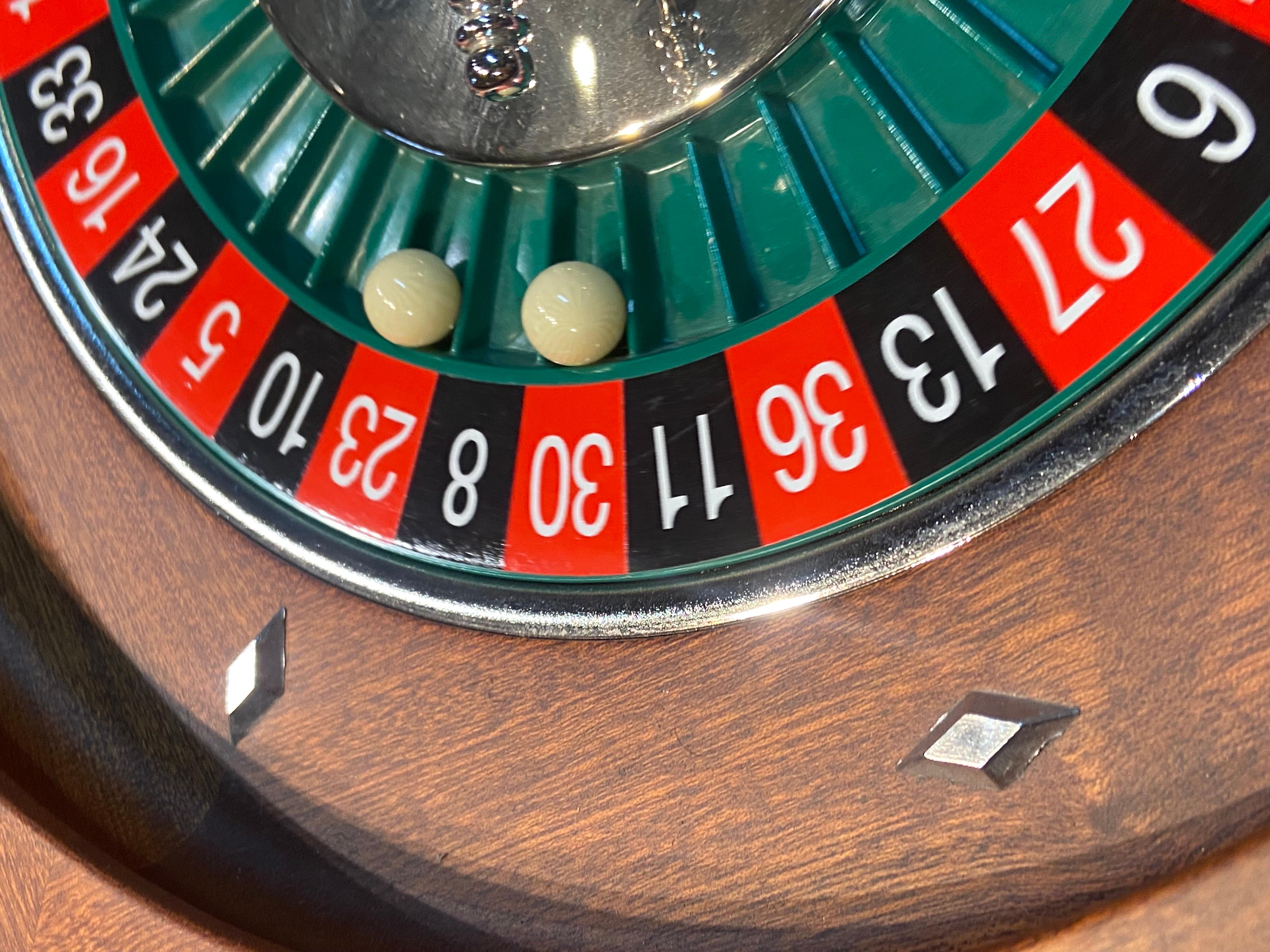 20ième siècle Roue de roulette italienne en acajou de haute qualité du 20ème siècle par Dal Negro en vente