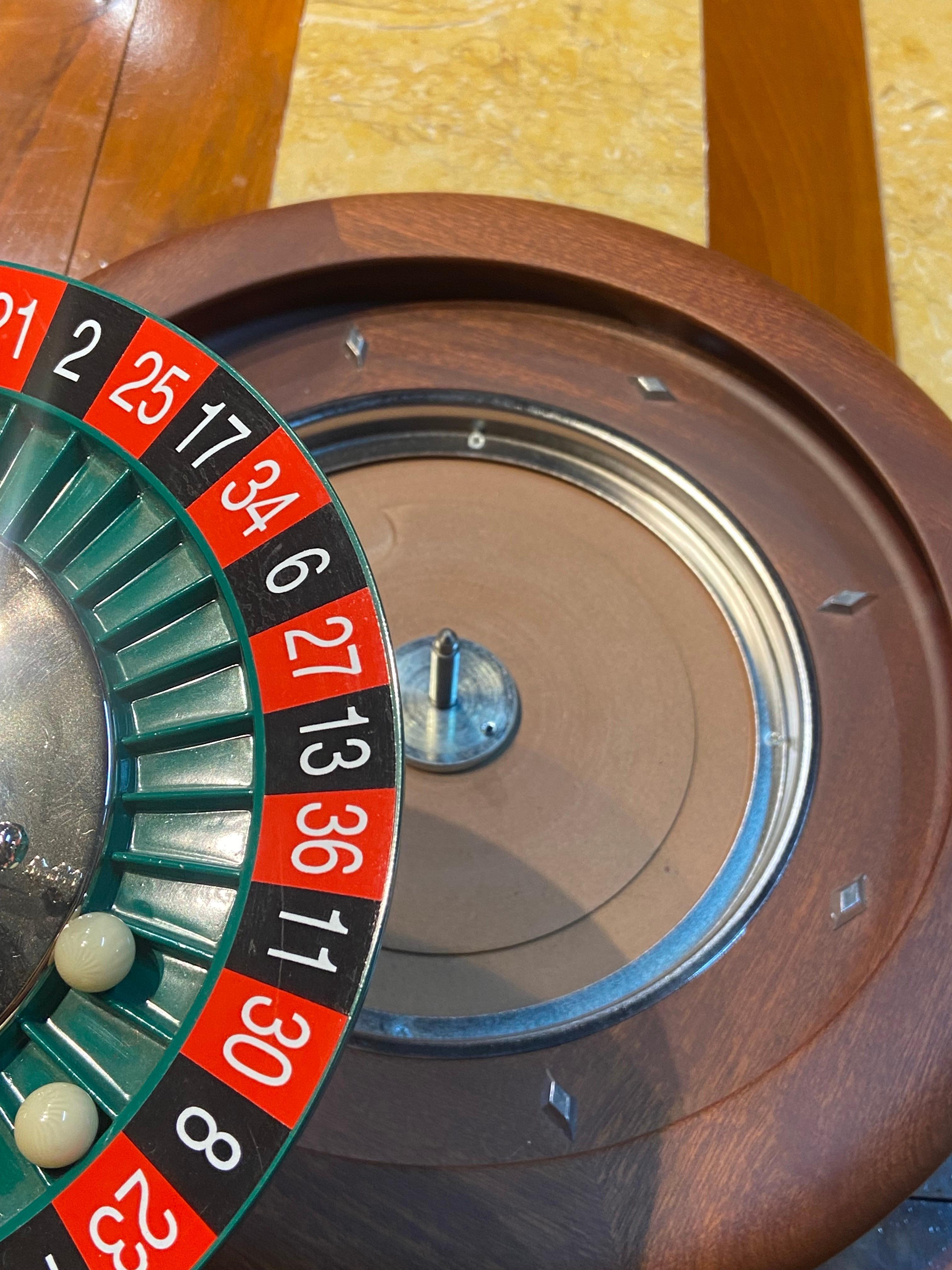 Acajou Roue de roulette italienne en acajou de haute qualité du 20ème siècle par Dal Negro en vente