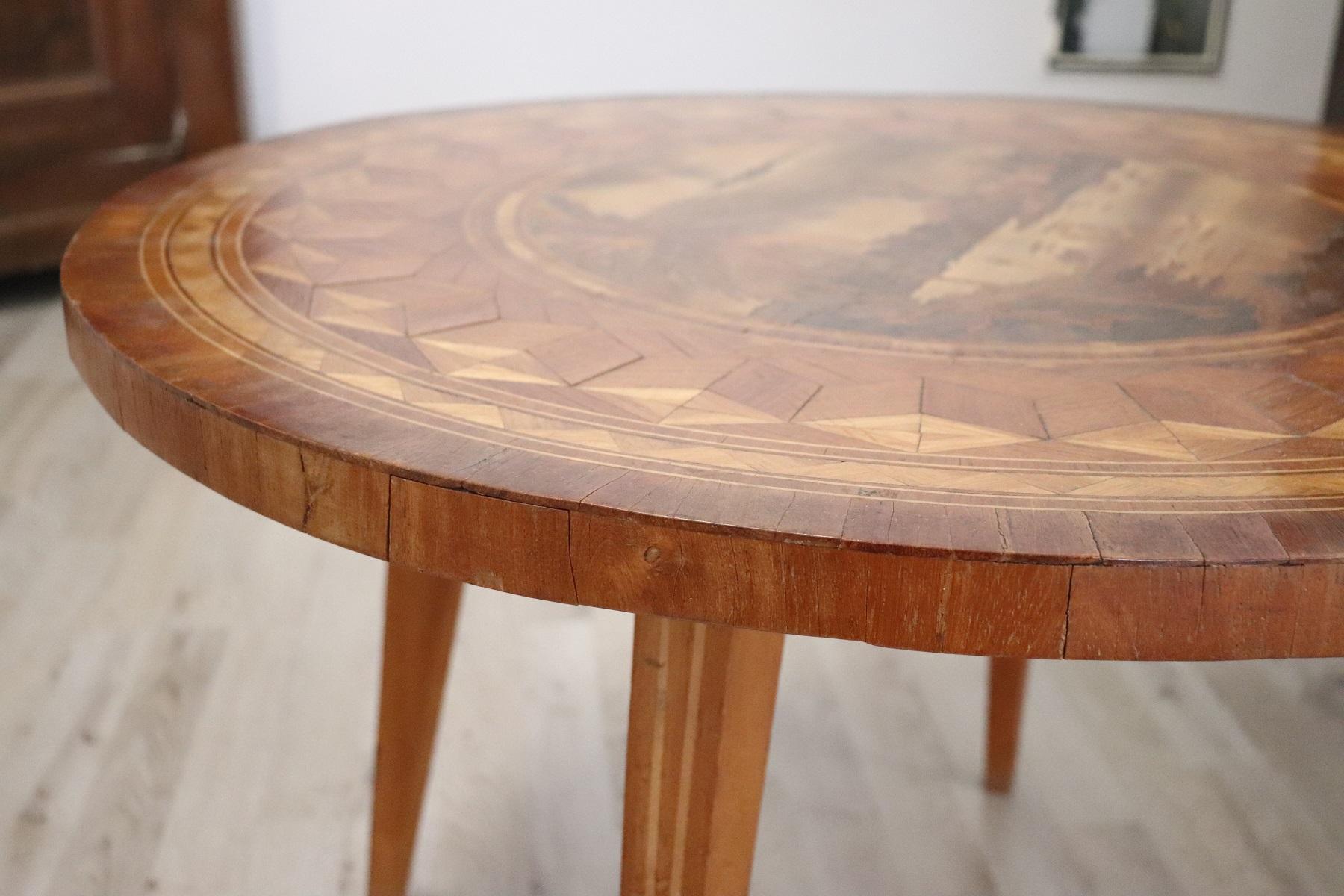 20th Century Italian Inlaid Walnut Round Coffee Table or Sofa Table 5