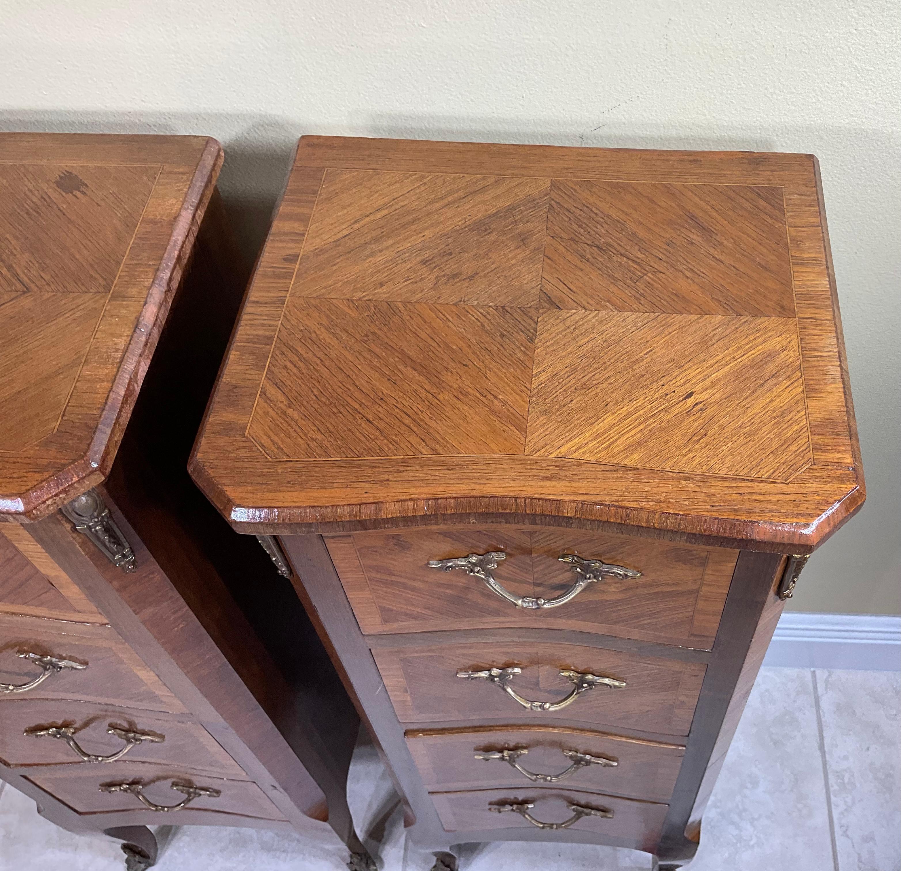 20th Century Italian Inlay Wood Pair of Nightstands For Sale 4