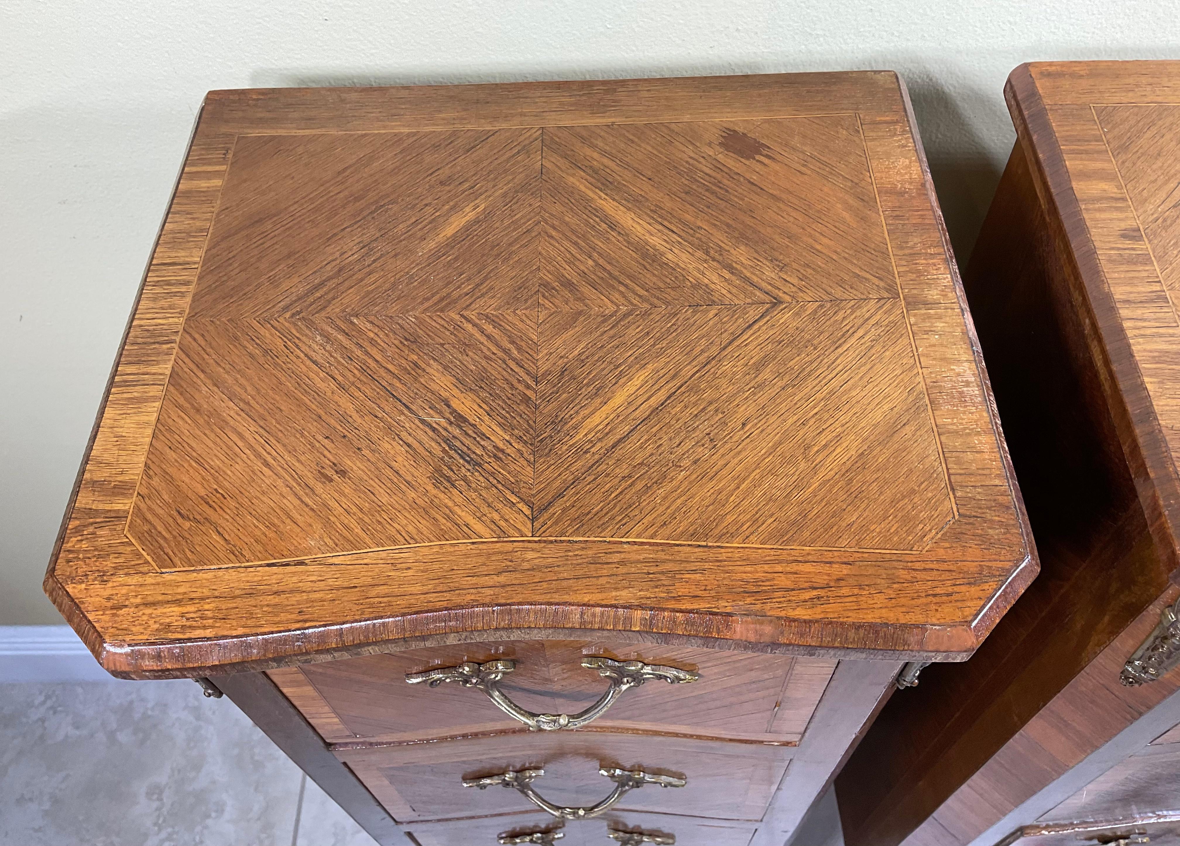20th Century Italian Inlay Wood Pair of Nightstands For Sale 5