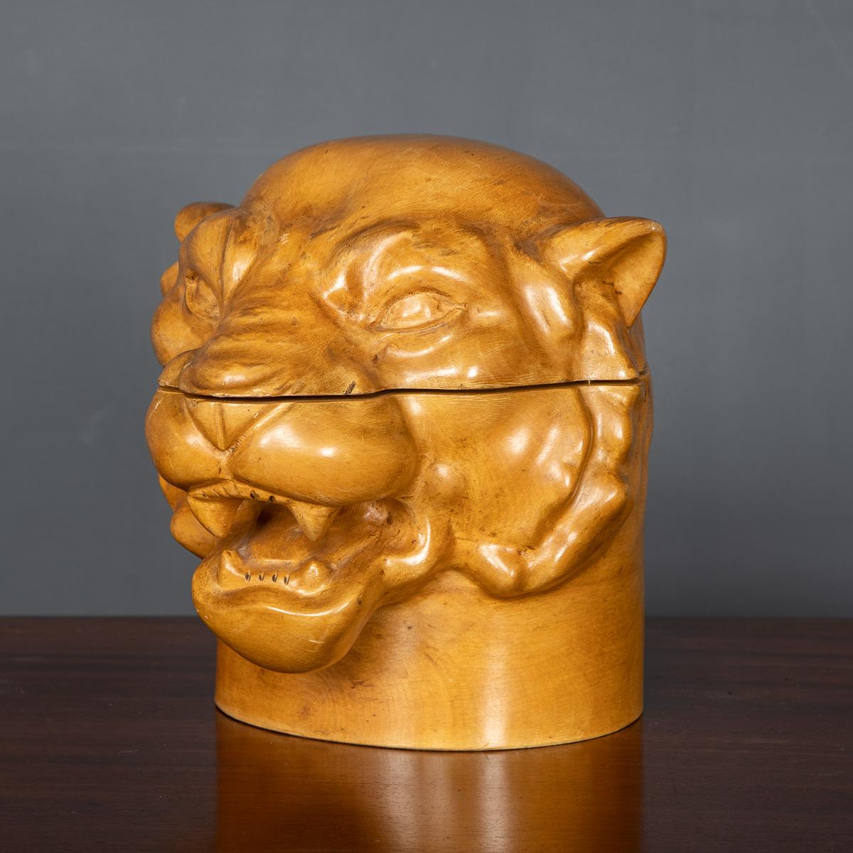 20th century Italian large carved wood ice bucket, in a form of a jaguars head, hinged lid with a removable silver plated insert, richly gilt interior. Stamped to the base BINI (Alfonso Bini), Venice, circa 1970.

Condition
In great condition -