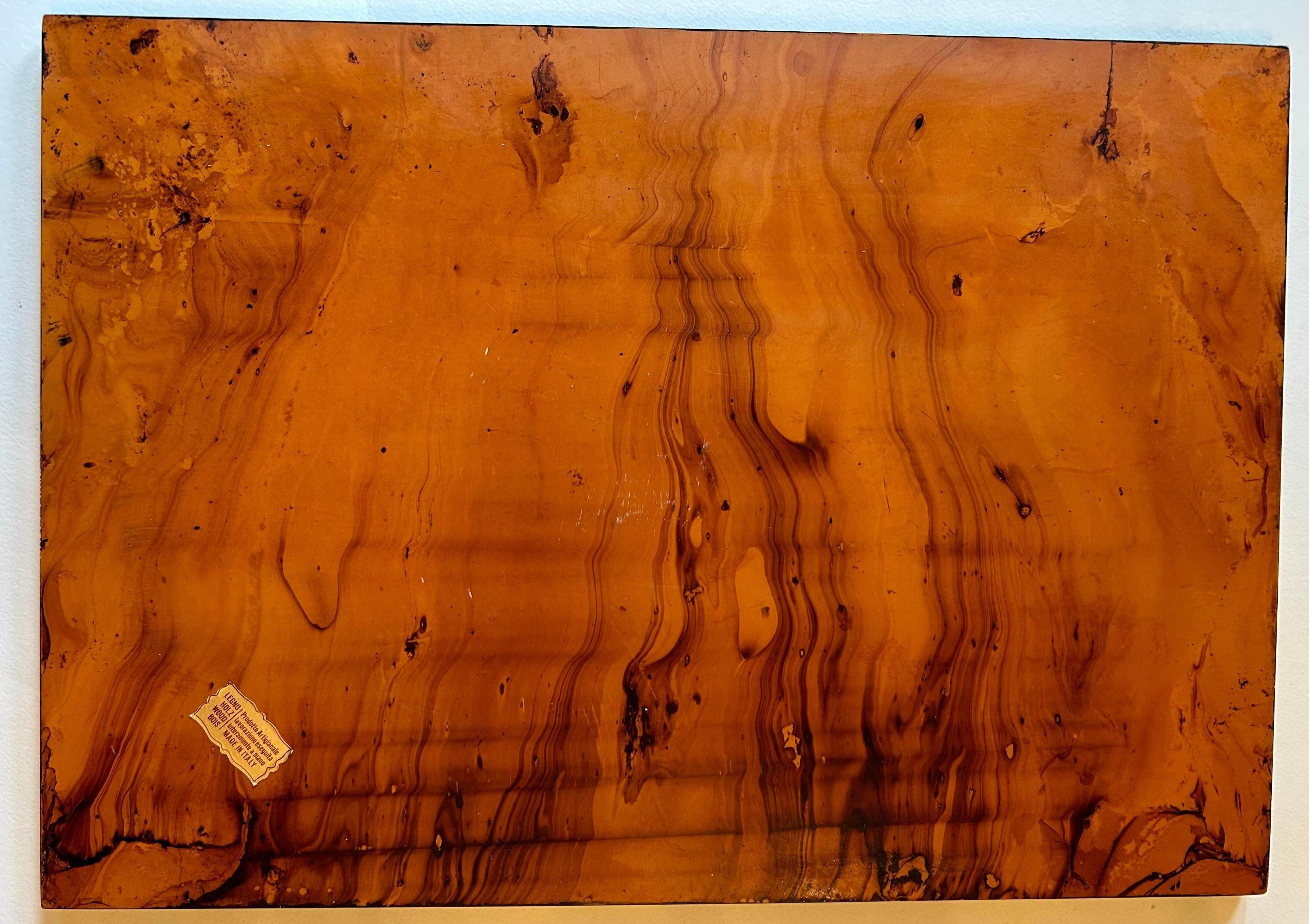 Fabulous 20th Century lacquered wood tray from Italy. Gorgeous colour and patina and in excellent condition.
Perfect as a desk tray, or to serve drinks or coffee. Makes a wonderful hostess gift.