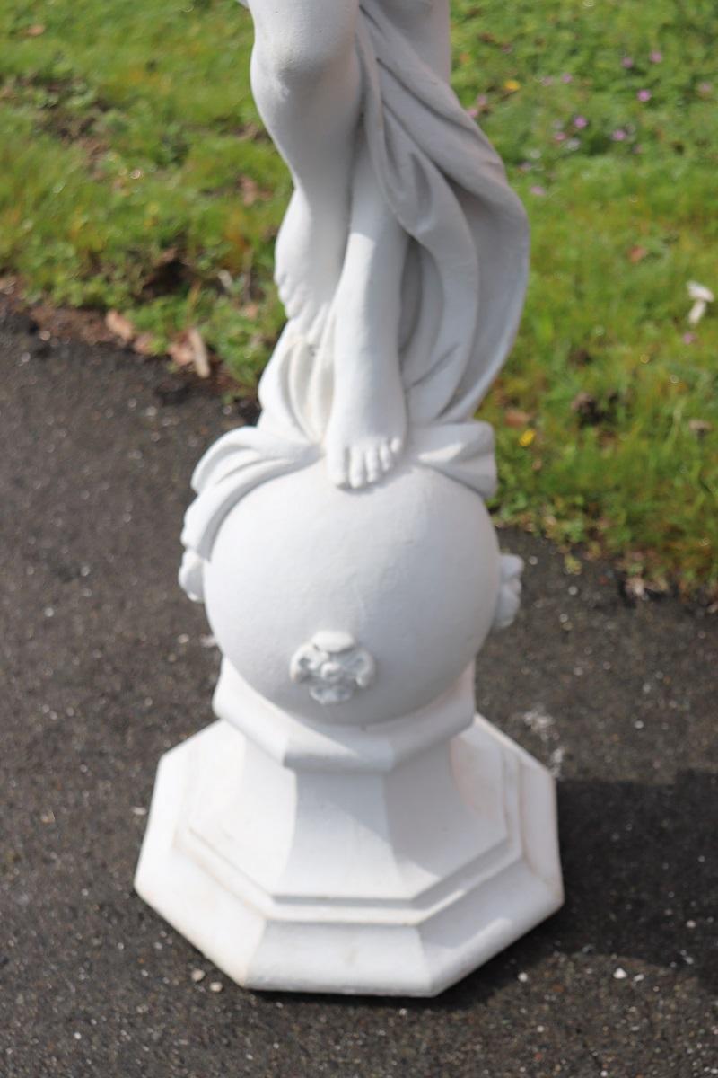 Große italienische Gartenstatue „Dancing Venus“ aus dem 20. Jahrhundert (Zement) im Angebot