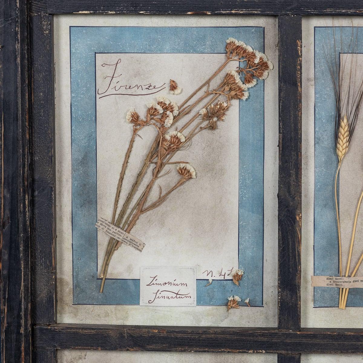 Großer italienischer Eichenholzrahmen des 20. Jahrhunderts mit gepressten Blumen und Krügen (Italienisch) im Angebot