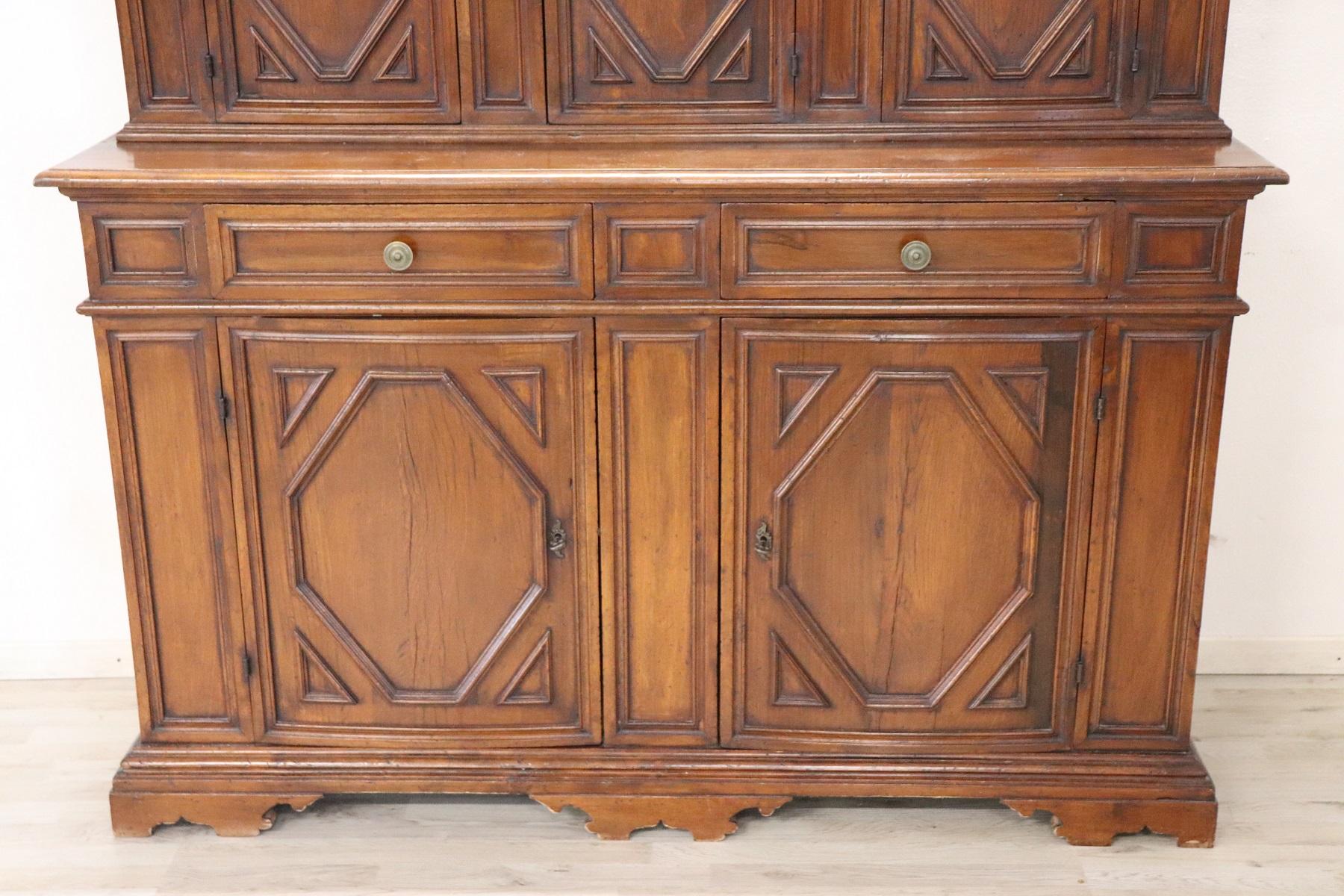 20th Century Italian Louis XIV Style Large Sideboard in Oak Wood In Good Condition In Casale Monferrato, IT