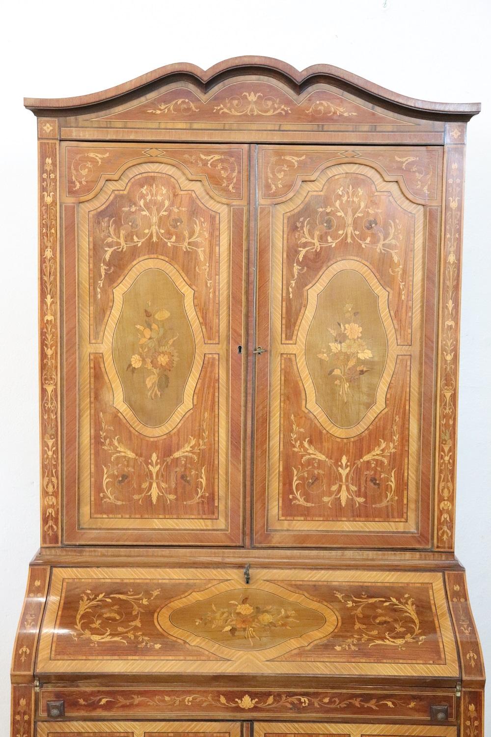 20th Century Italian Louis XV Style Inlaid Walnut Cabinet with Writing Desk In Excellent Condition For Sale In Casale Monferrato, IT