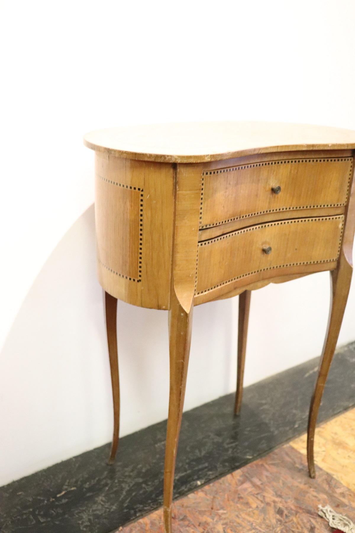 Rare and fine quality Italian Louis XV style 1970s side table or nightstand in inlay wood with geometric pattern. The side table has a particular bean shape, the legs are long and slender. The decoration is on each side so you can place the table