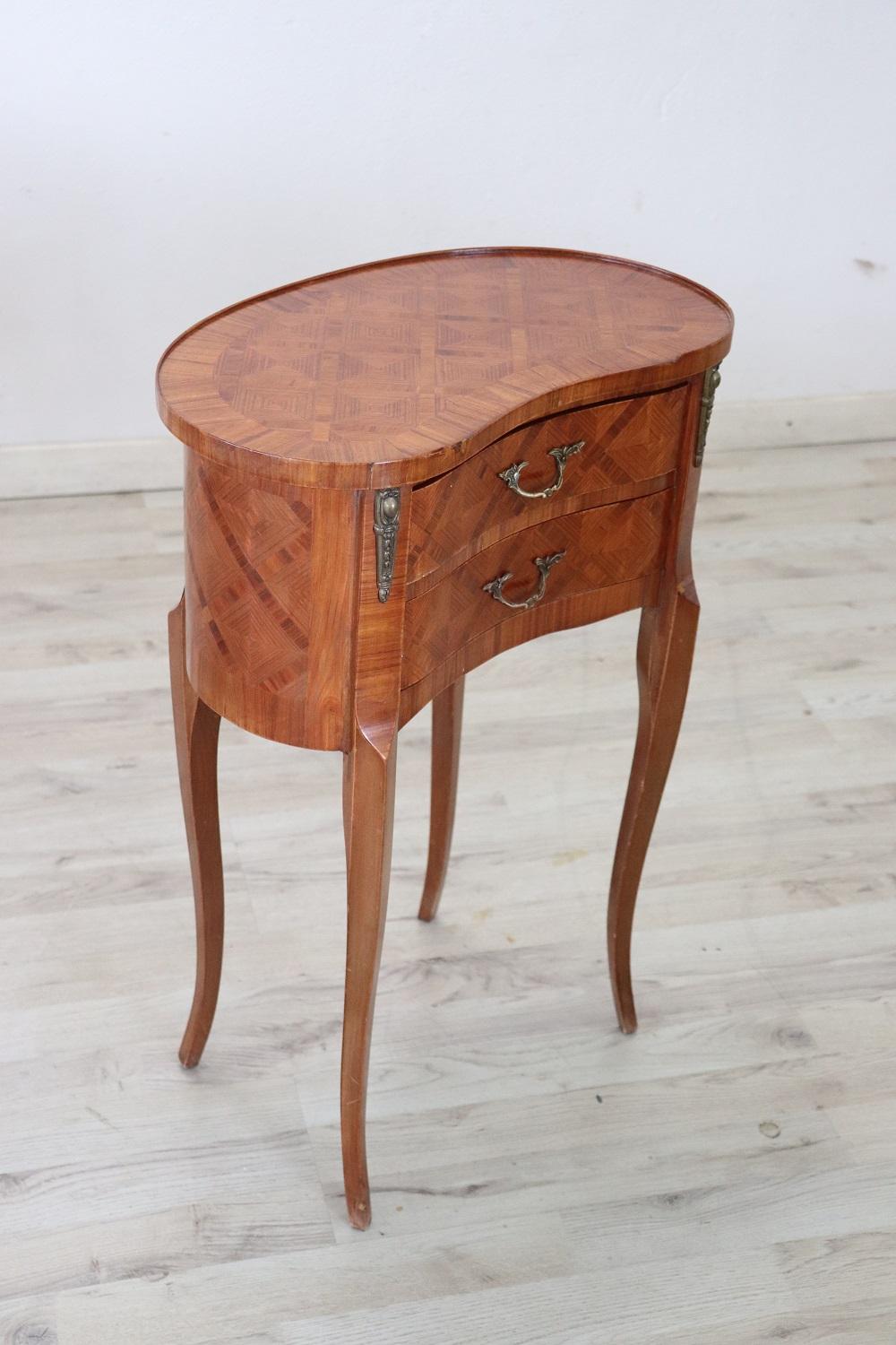 Rare and fine quality Italian Louis XV style 1970s side table or nightstand in inlay wood with geometric pattern. The side table has a particular bean shape, the legs are long and slender. The decoration is on each side so you can place the table