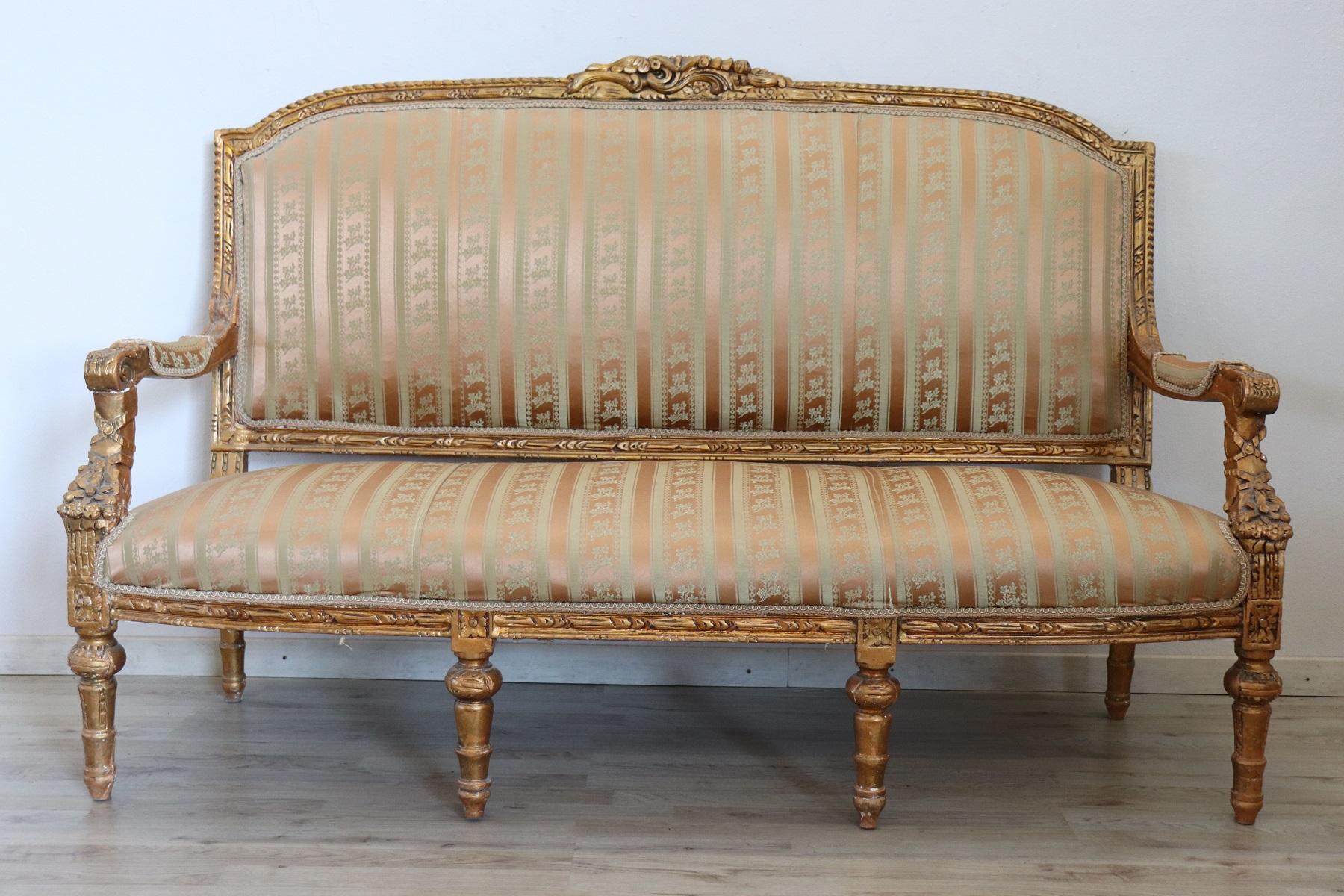 Rare complete Italian luxury Louis XVI style living room set includes:
1 large sofa
2 armchairs
Refined living room set in carved and gilded wood . Excellent condition of the wood used small sign of use.
The living room comes from an important